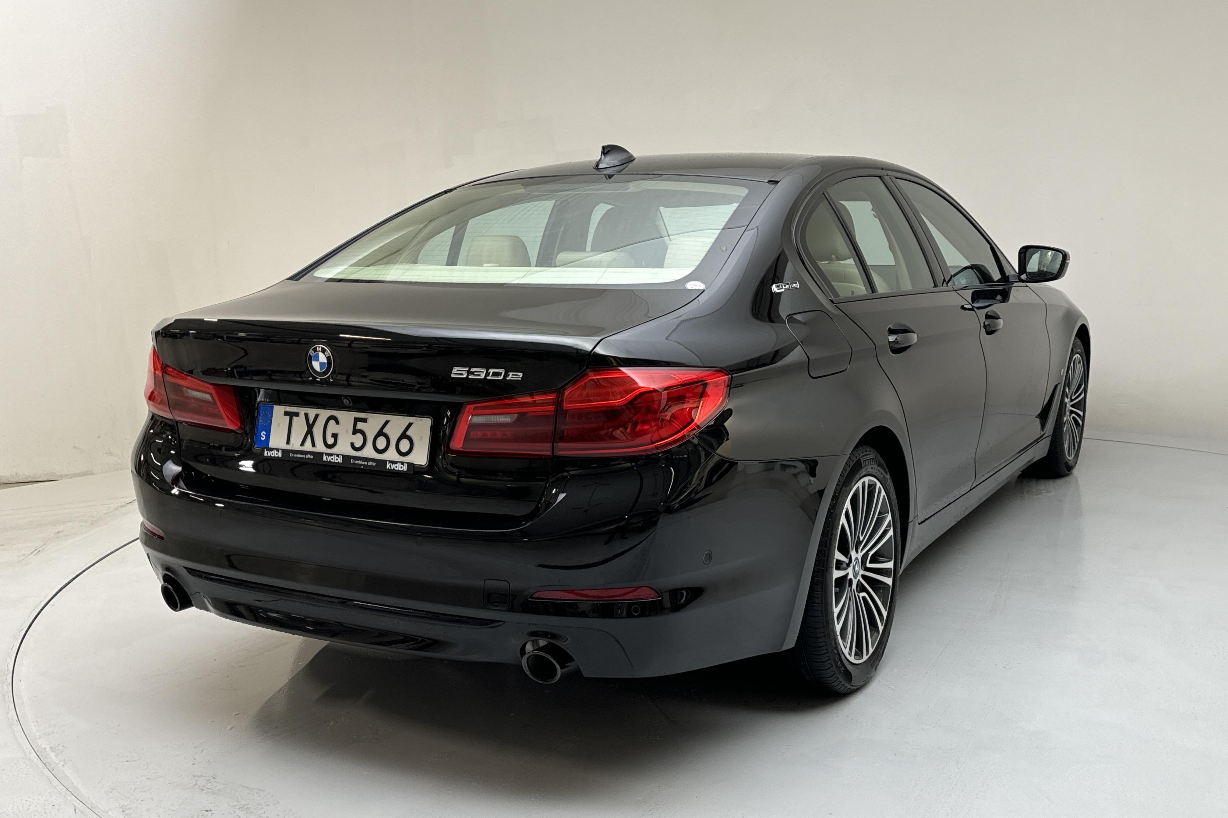 BMW 530e iPerformance Sedan, G30 (252hk) - 9 860 mil - Automat - svart - 2019