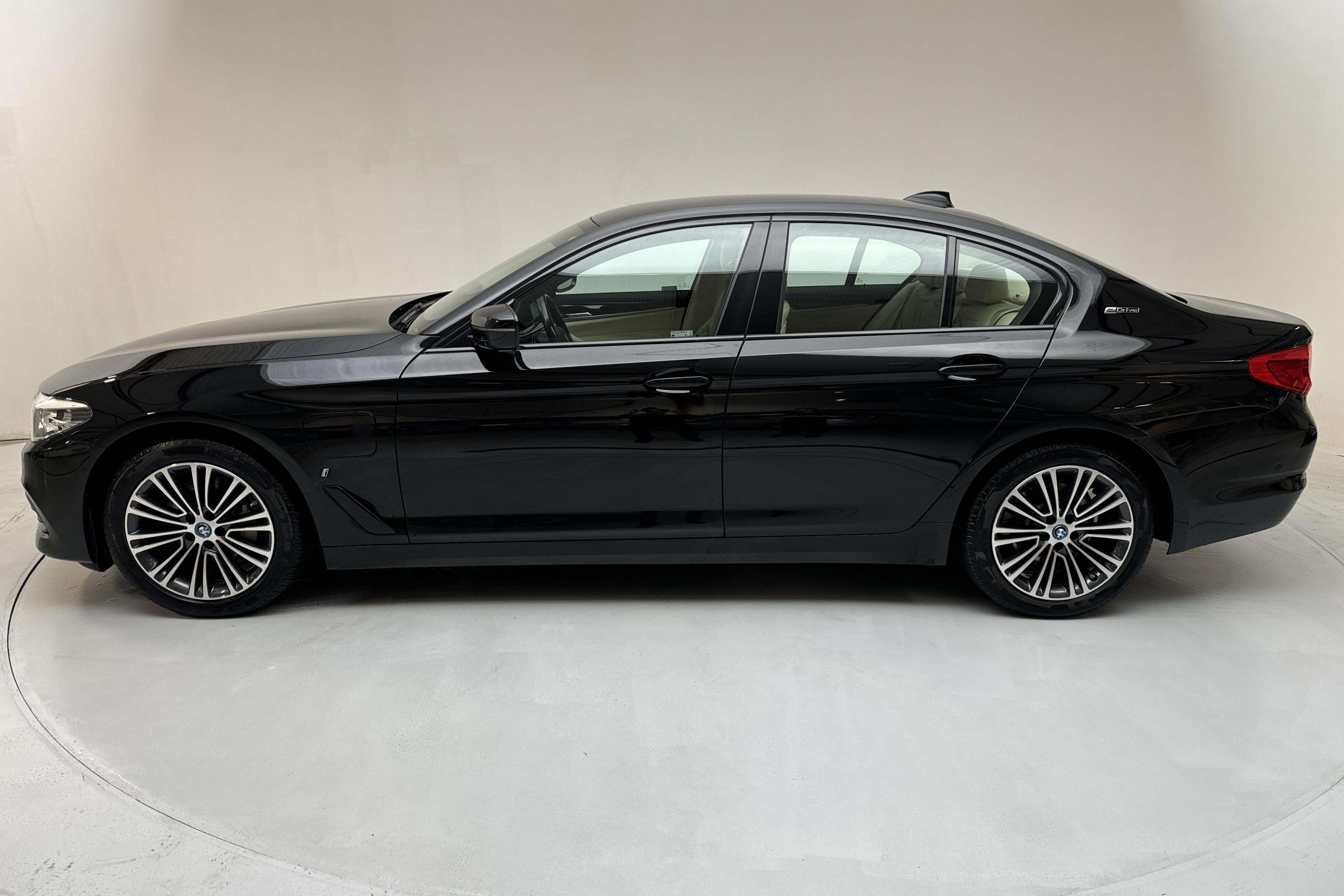 BMW 530e iPerformance Sedan, G30 (252hk) - 98 600 km - Automaattinen - musta - 2019