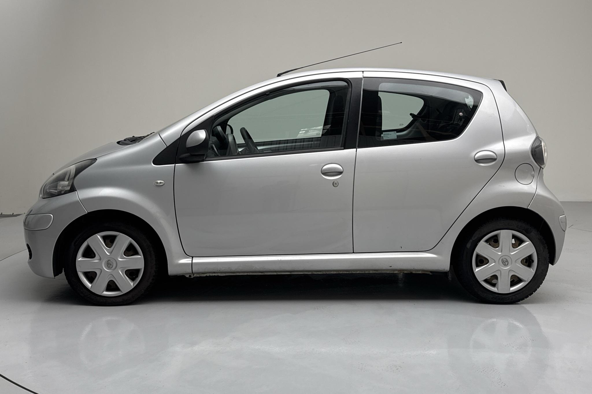 Toyota Aygo 1.0 VVT-i 5dr (68hk) - 127 970 km - Käsitsi - hõbe - 2011