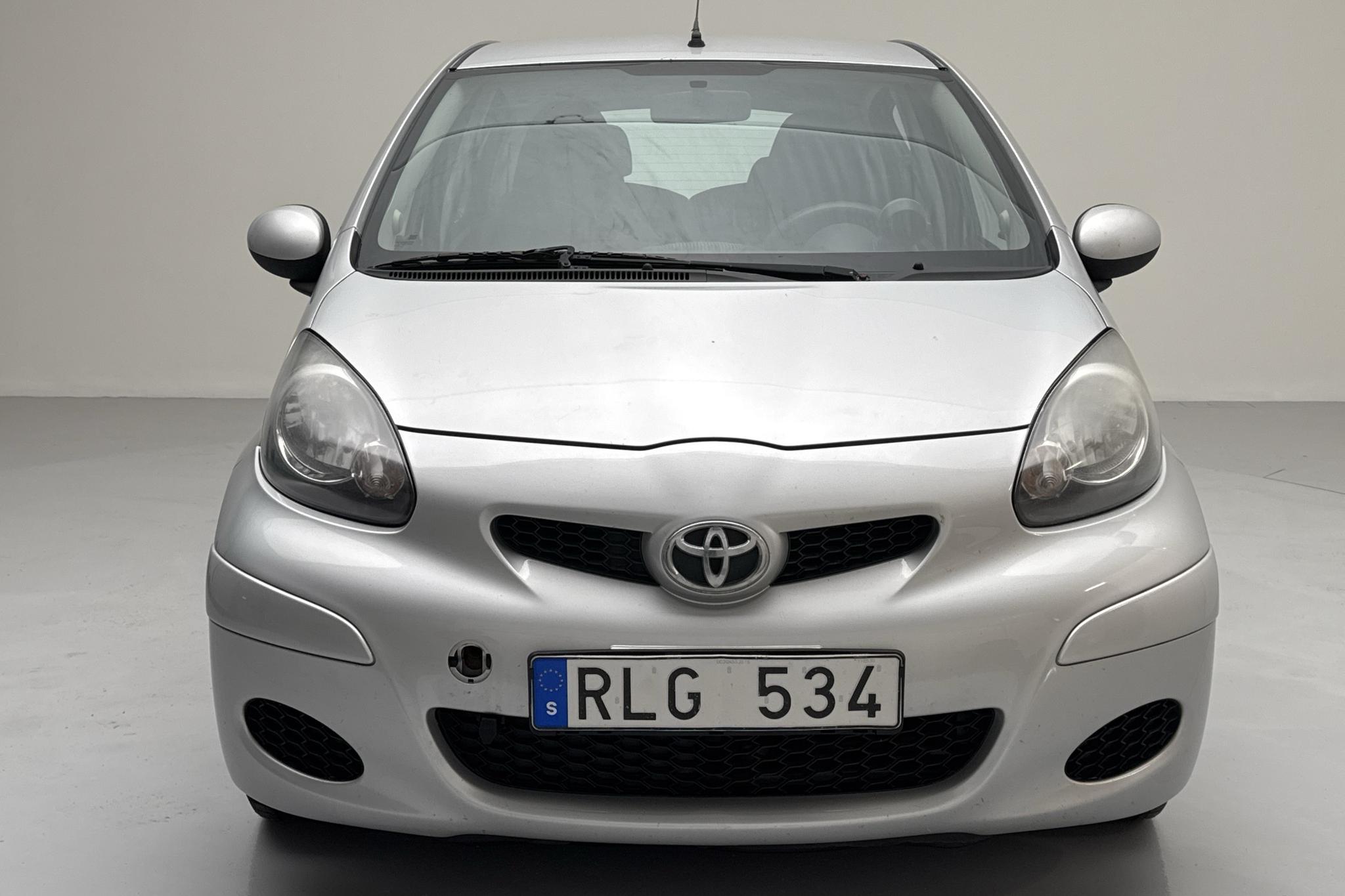 Toyota Aygo 1.0 VVT-i 5dr (68hk) - 127 970 km - Käsitsi - hõbe - 2011