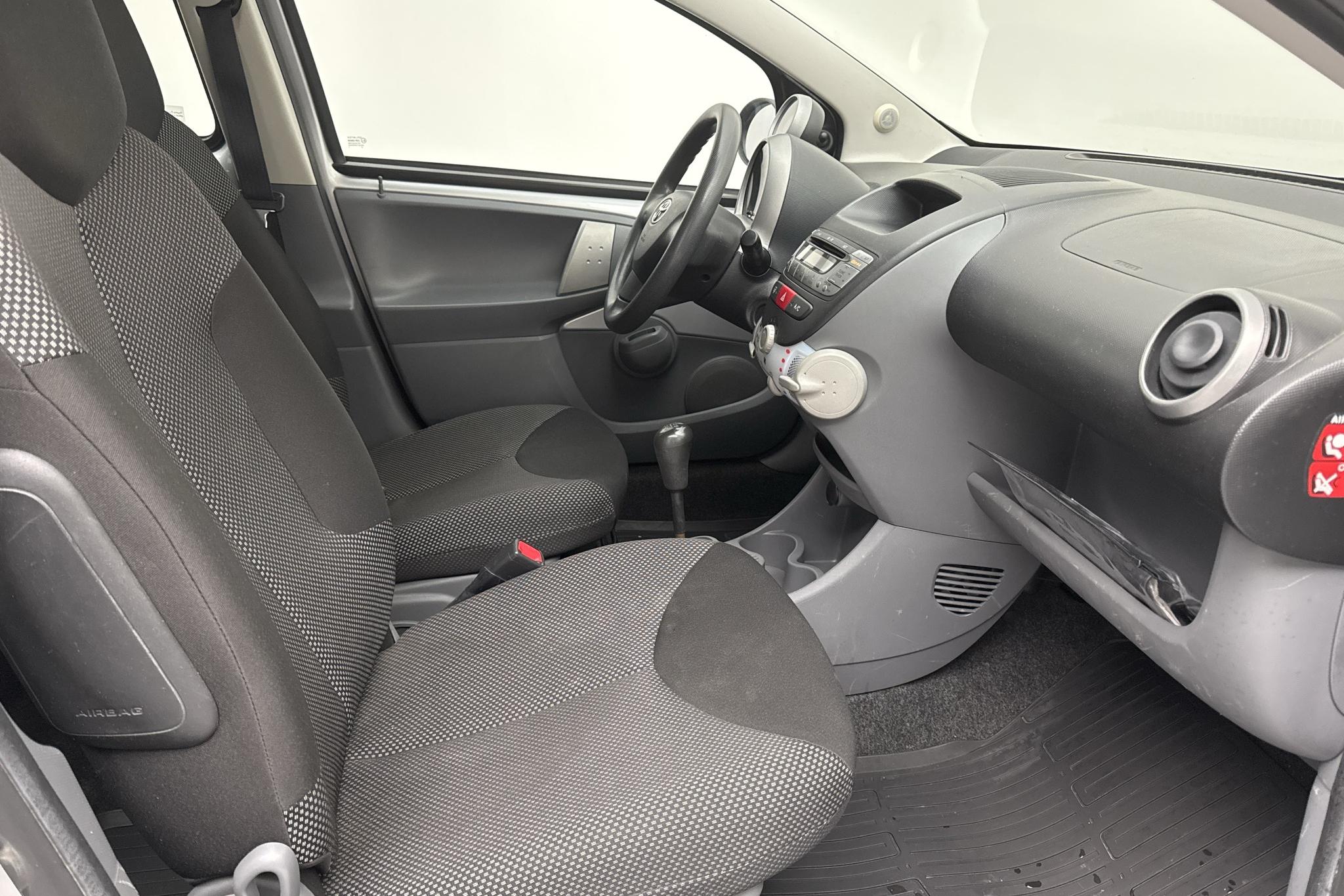 Toyota Aygo 1.0 VVT-i 5dr (68hk) - 127 970 km - Käsitsi - hõbe - 2011