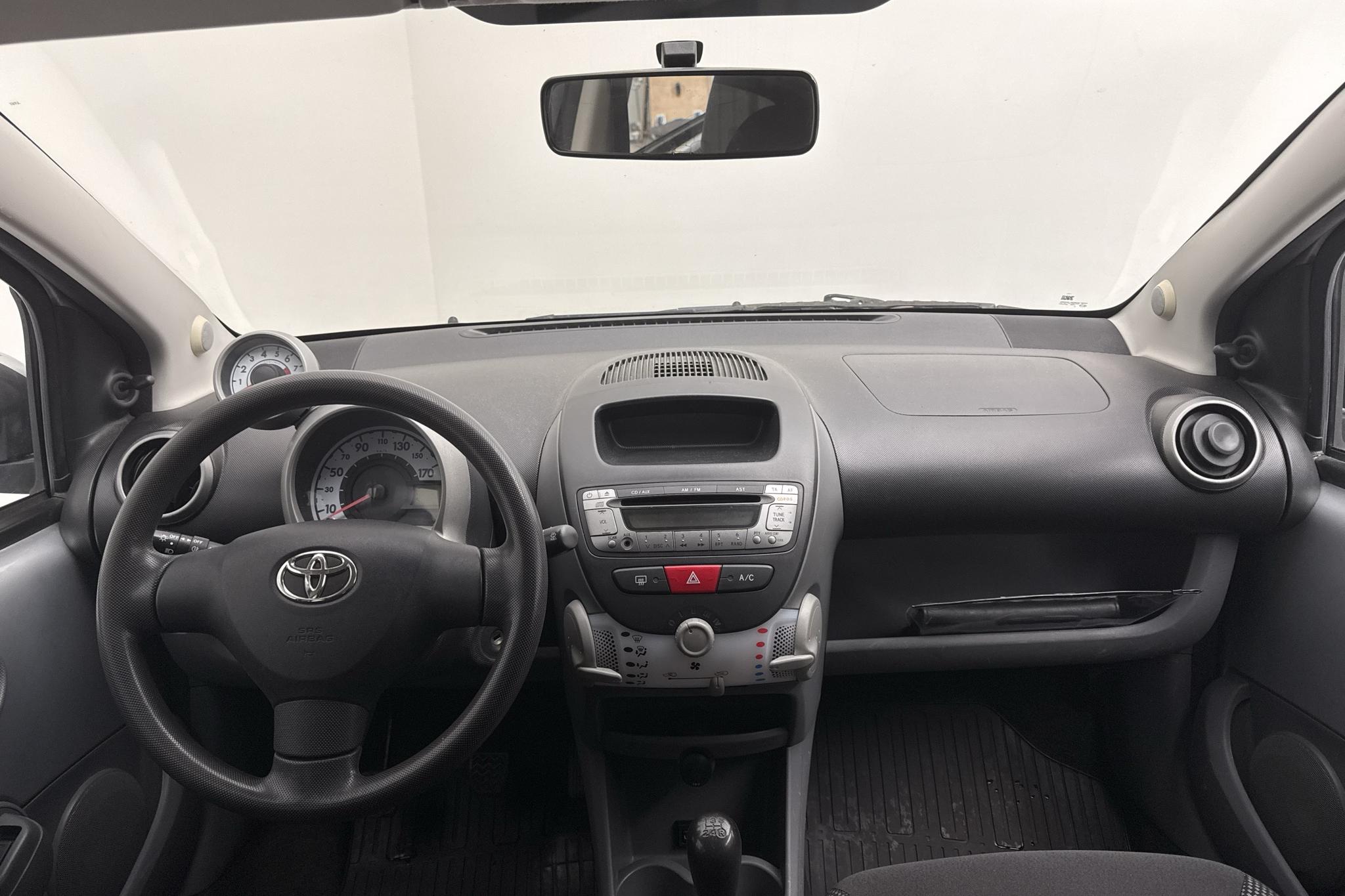 Toyota Aygo 1.0 VVT-i 5dr (68hk) - 127 970 km - Käsitsi - hõbe - 2011