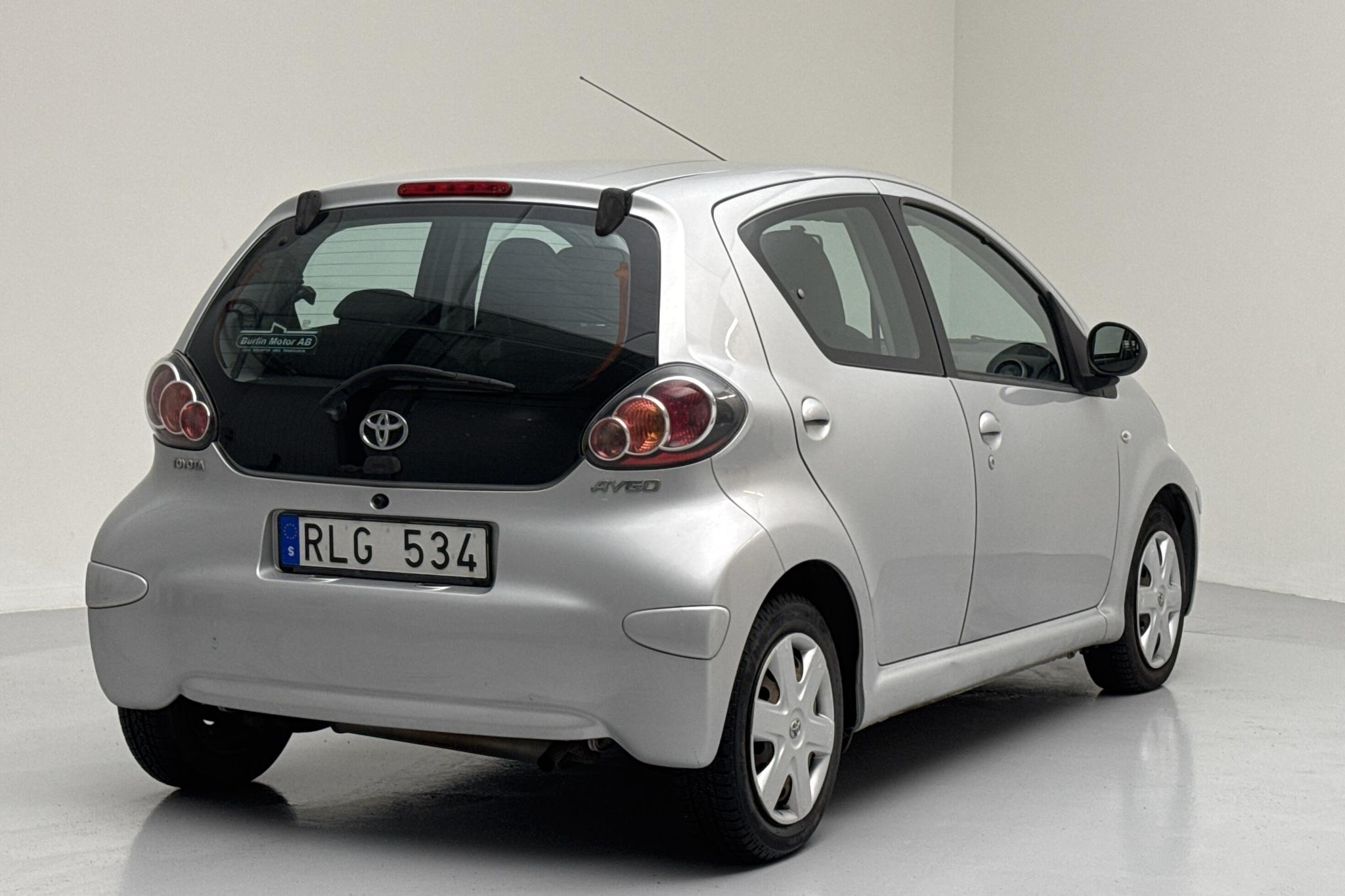 Toyota Aygo 1.0 VVT-i 5dr (68hk) - 12 797 mil - Manuell - silver - 2011