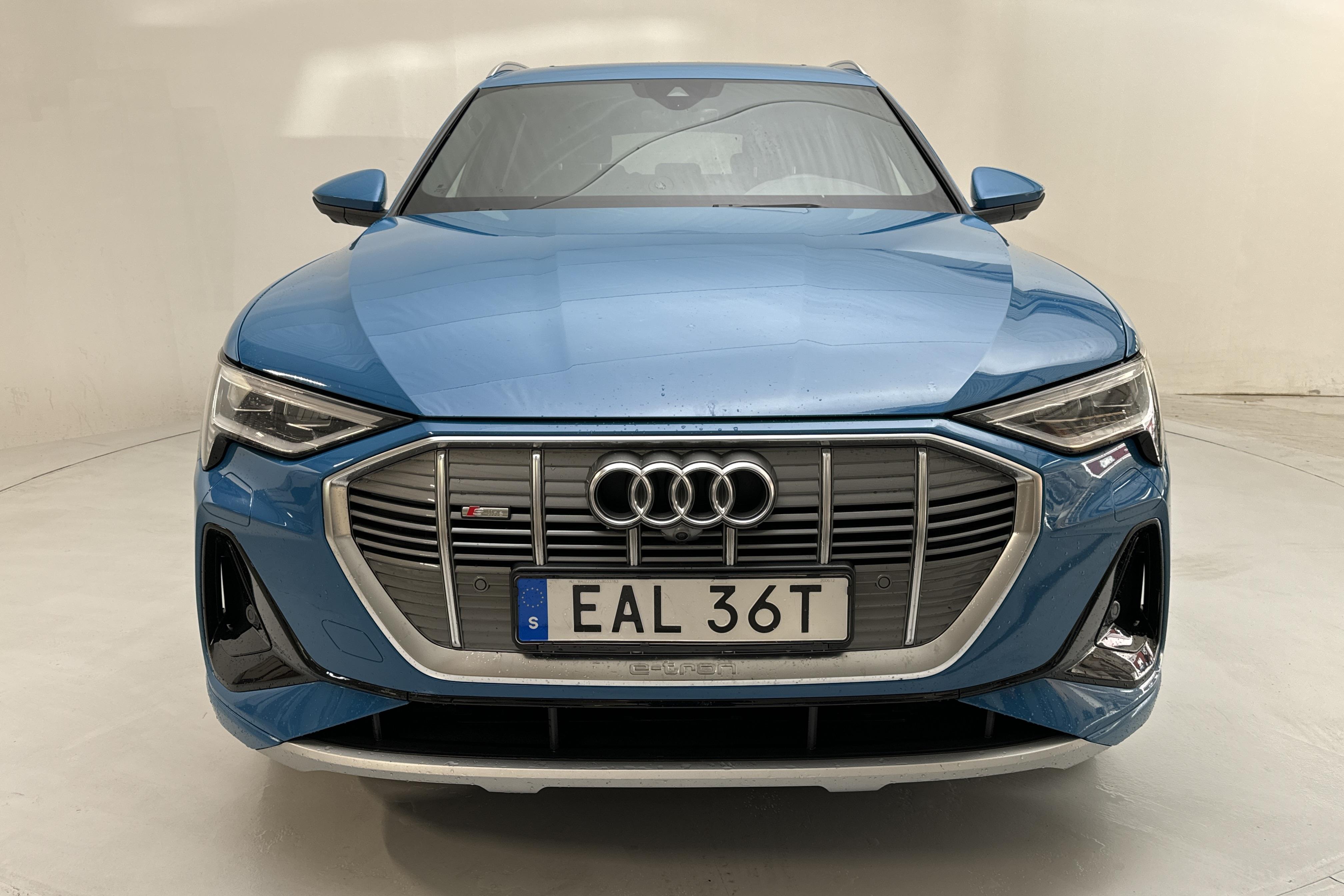 Audi e-tron 55 quattro 95 kWh (360hk) - 85 900 km - Automaatne - sinine - 2020