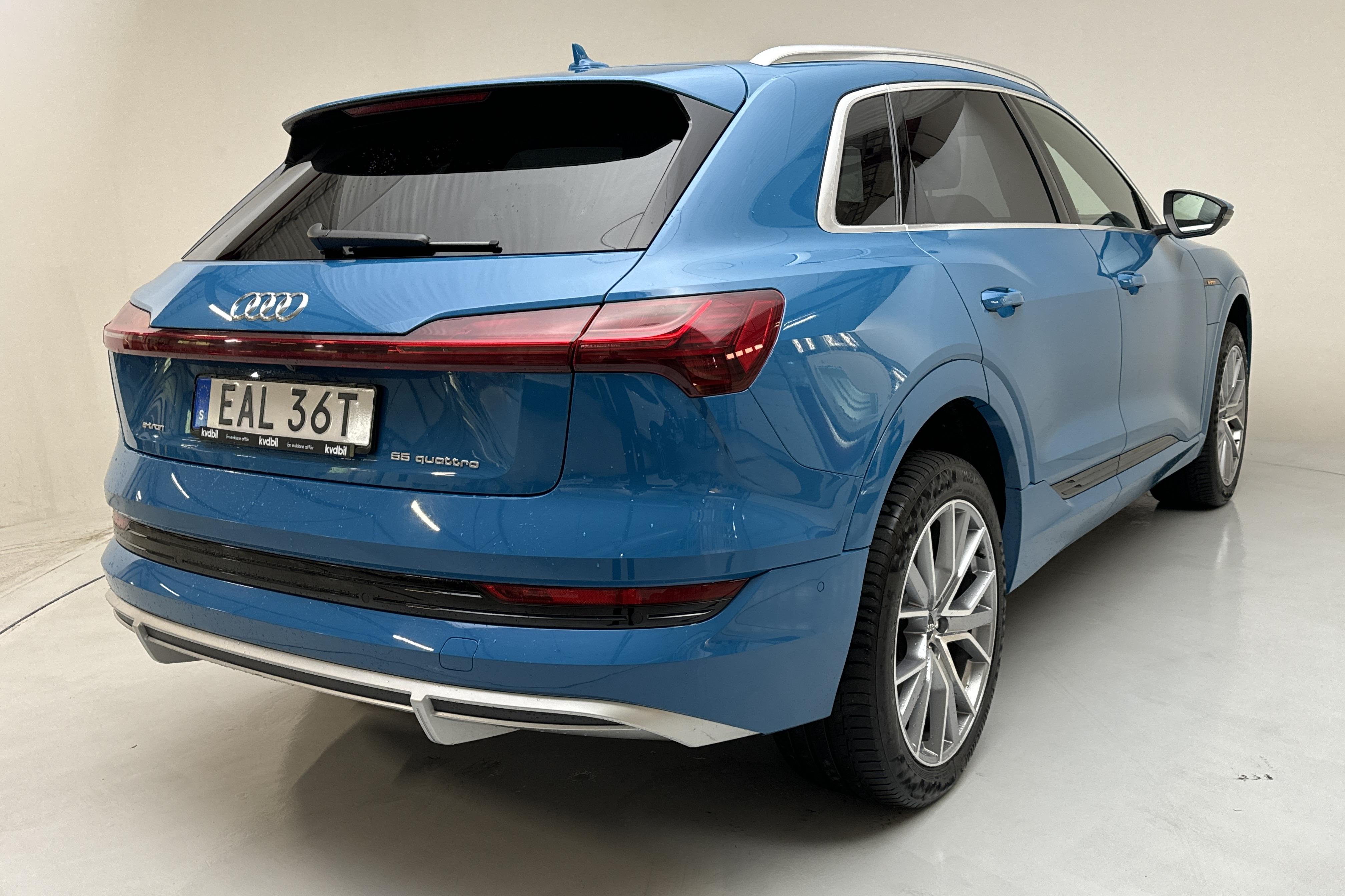 Audi e-tron 55 quattro 95 kWh (360hk) - 85 900 km - Automaattinen - sininen - 2020