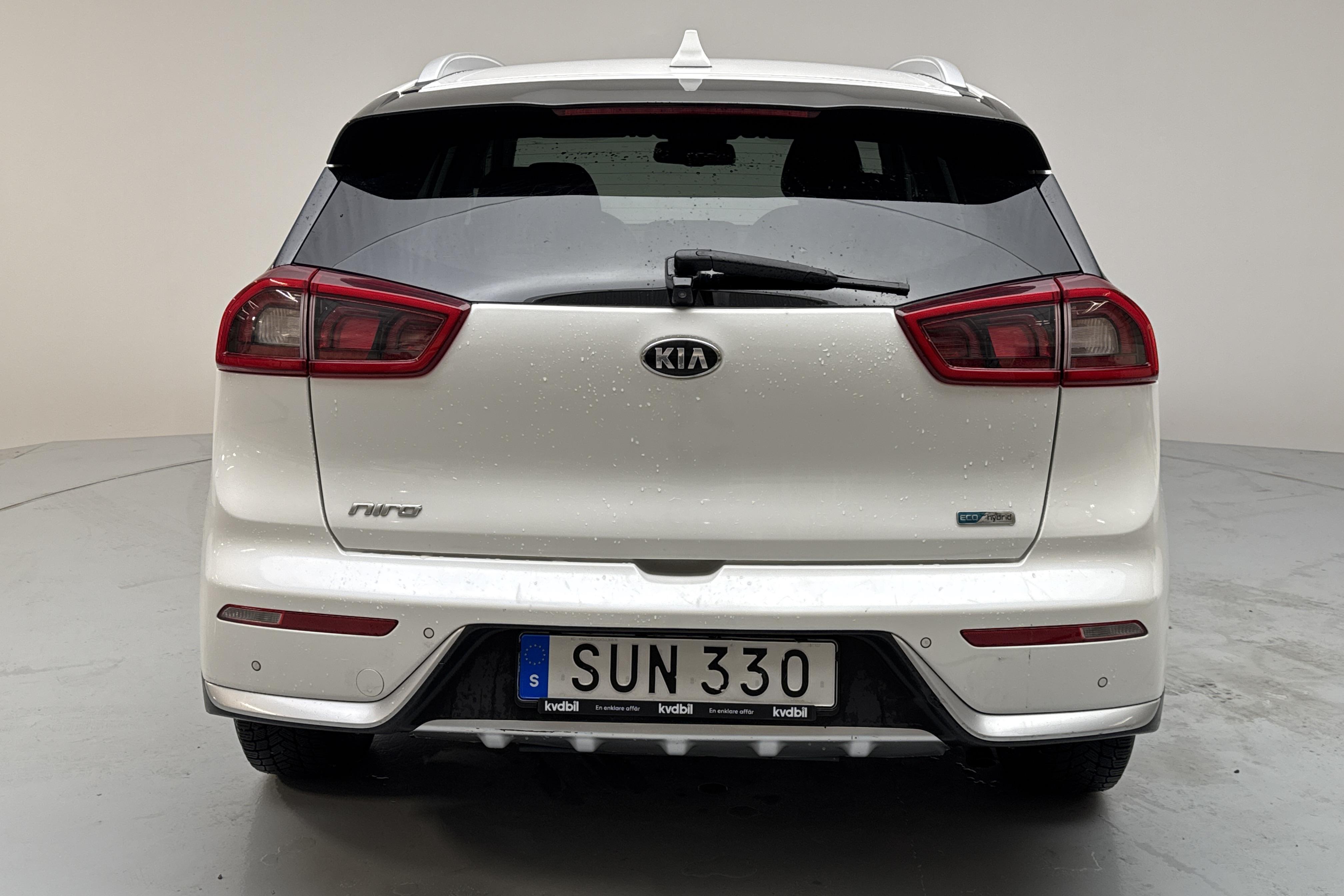 KIA Niro Hybrid 1.6 (141hk) - 14 718 mil - Automat - vit - 2019