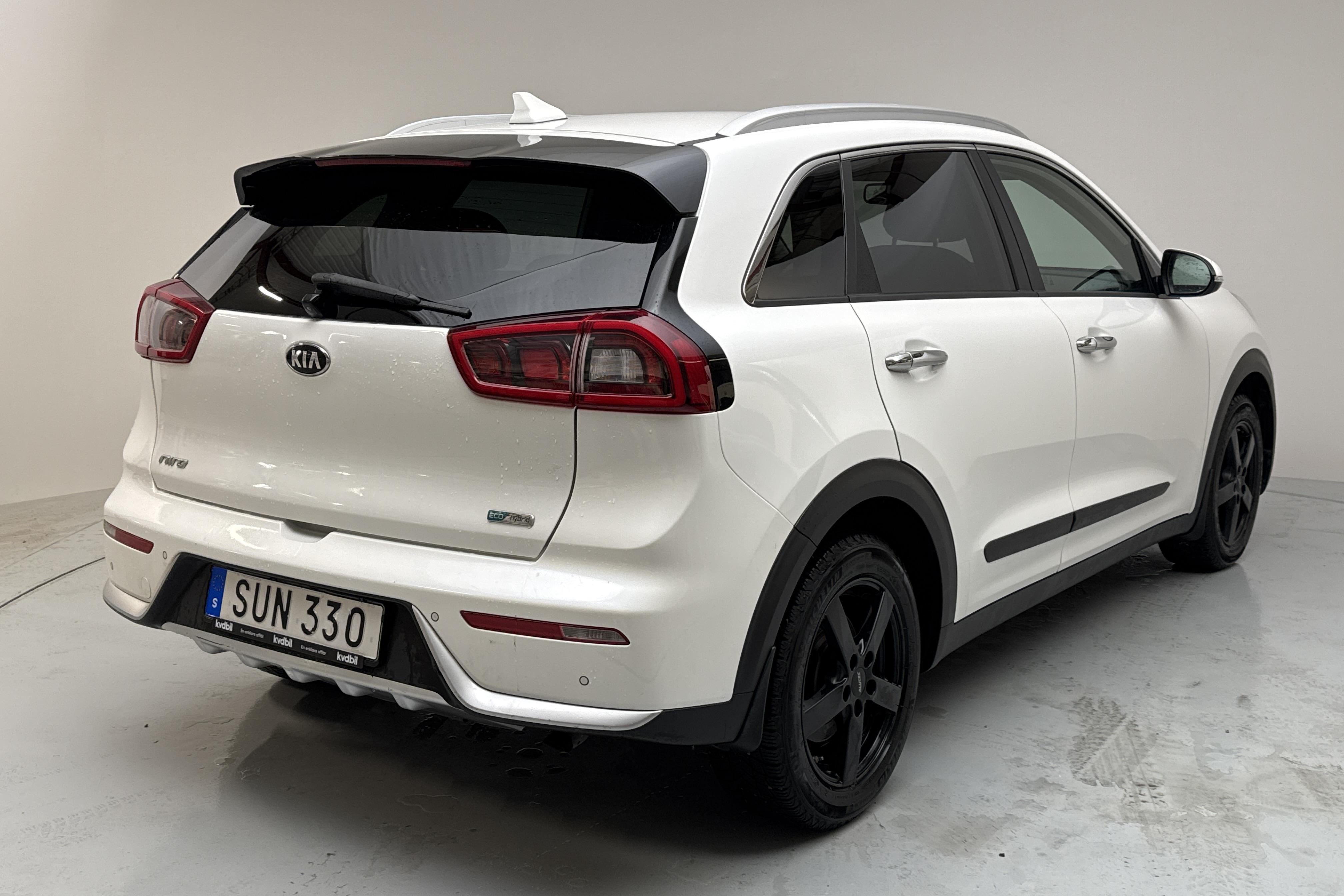 KIA Niro Hybrid 1.6 (141hk) - 14 718 mil - Automat - vit - 2019