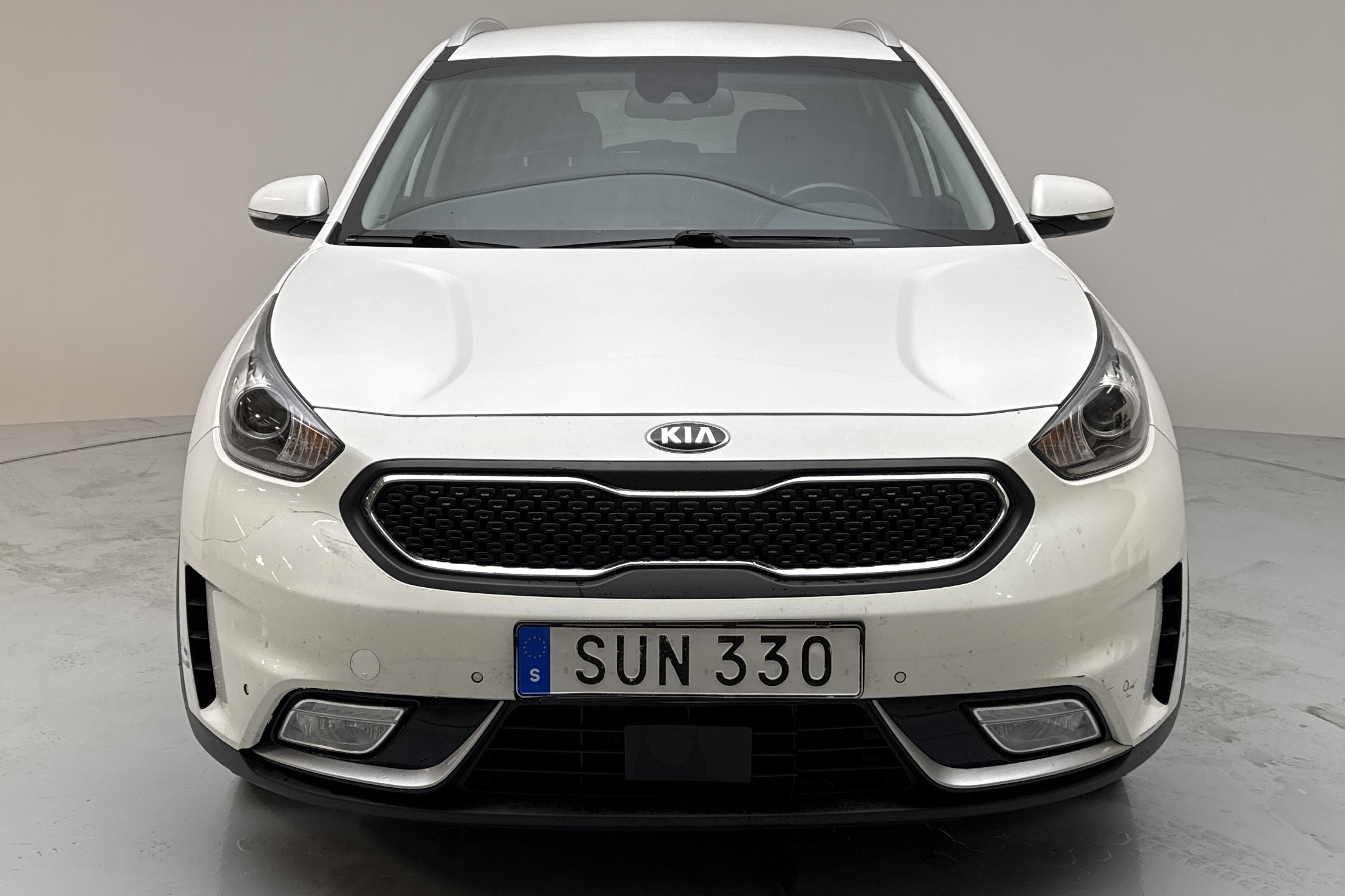 KIA Niro Hybrid 1.6 (141hk) - 14 718 mil - Automat - vit - 2019