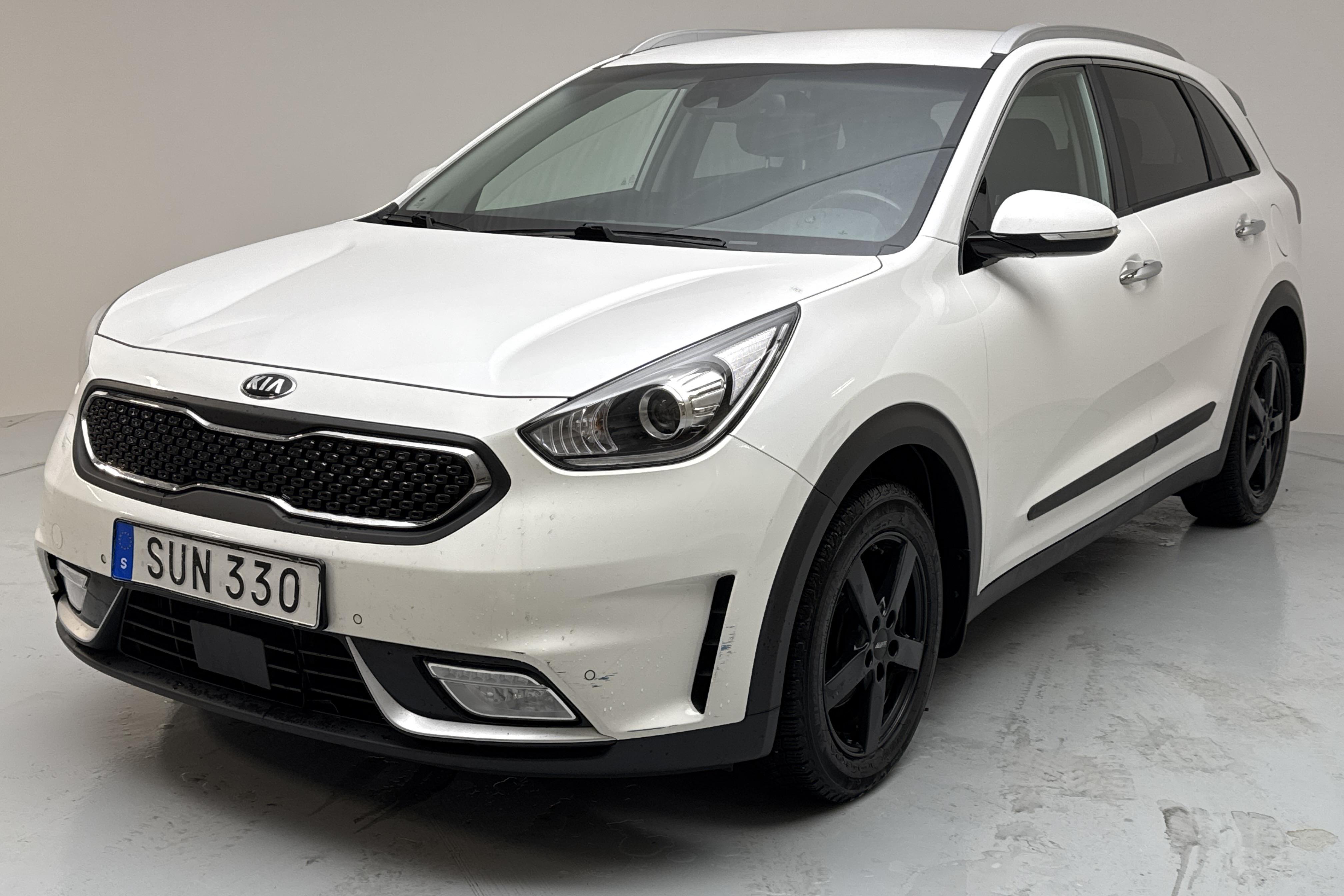 KIA Niro Hybrid 1.6 (141hk) - 14 718 mil - Automat - vit - 2019