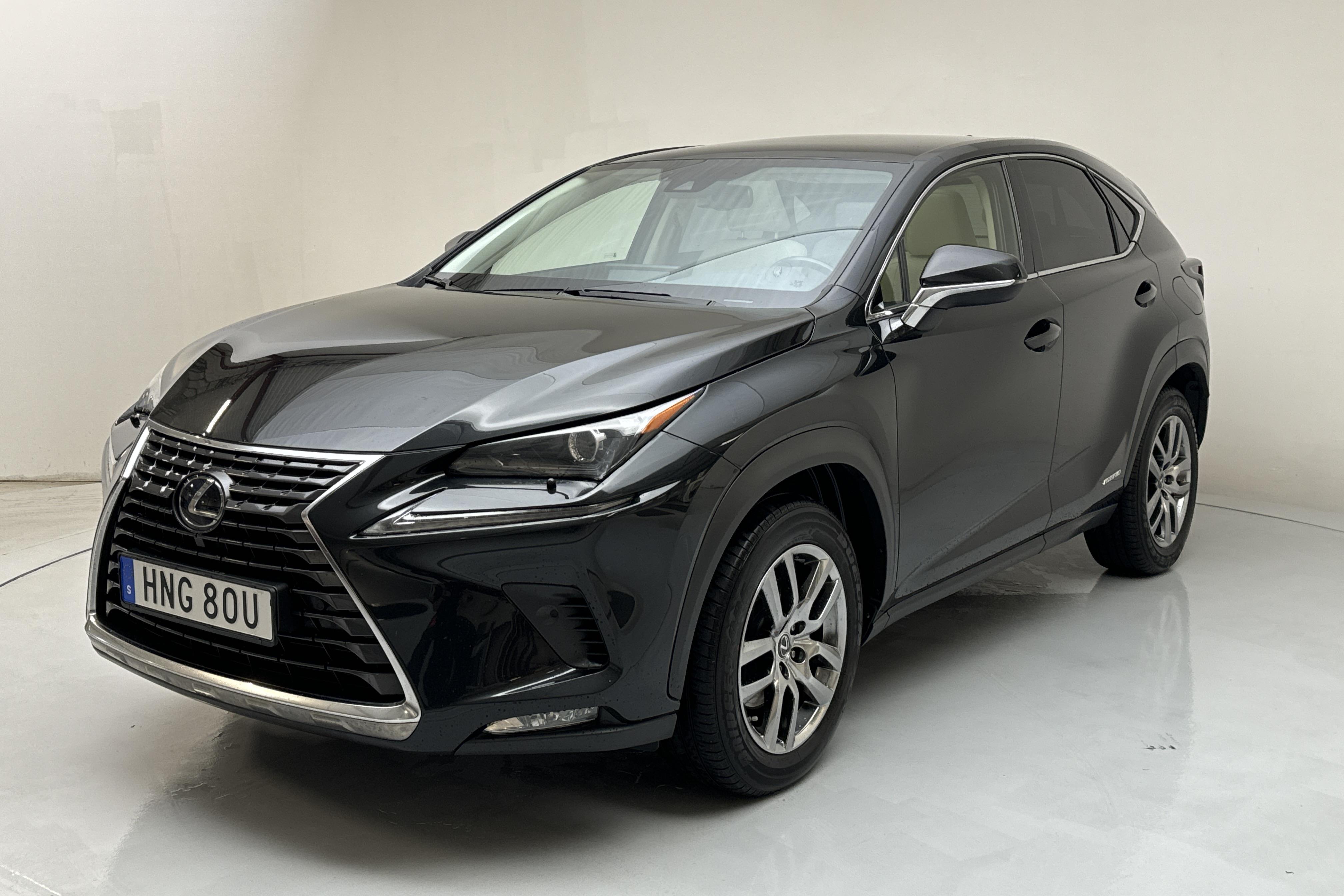 Lexus NX 300h AWD (197hk) - 96 130 km - Automaattinen - musta - 2019