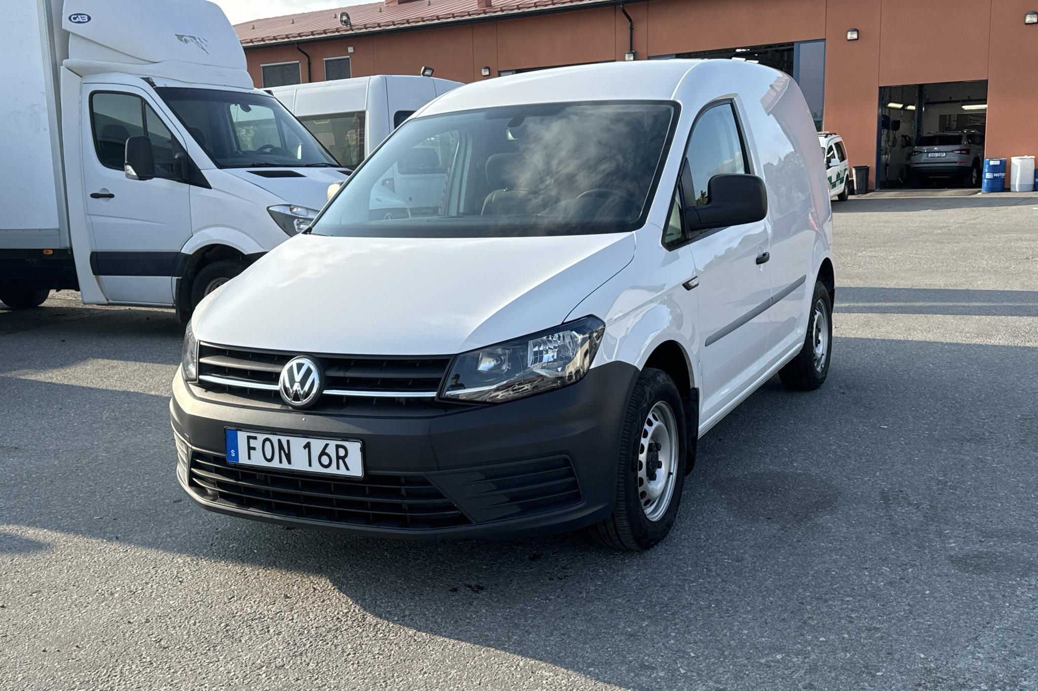 VW Caddy 2.0 TDI Skåp (102hk) - 4 310 mil - Automat - vit - 2019