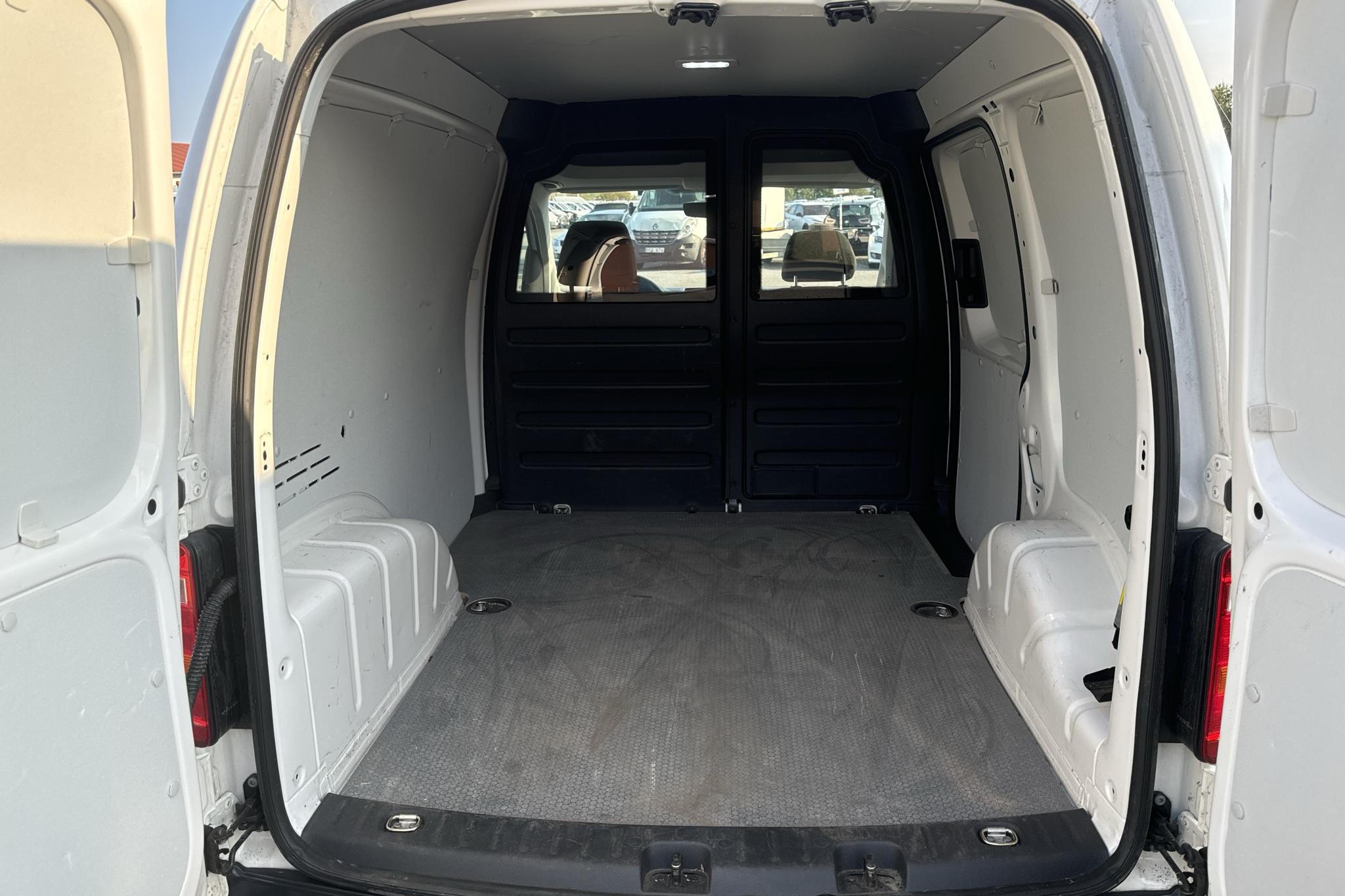 VW Caddy 2.0 TDI Skåp (102hk) - 43 100 km - Automatyczna - biały - 2019