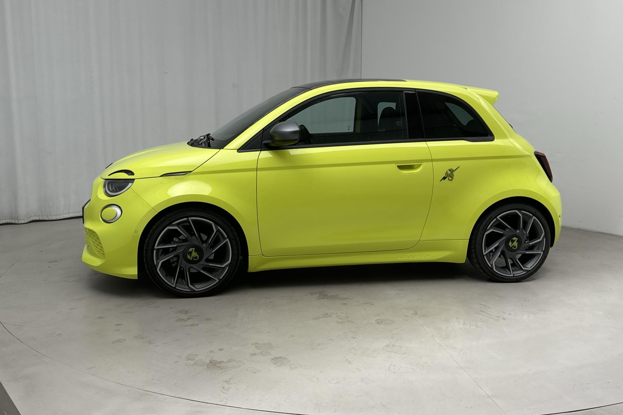 Abarth 500e - 3 770 km - Automatic - green - 2023