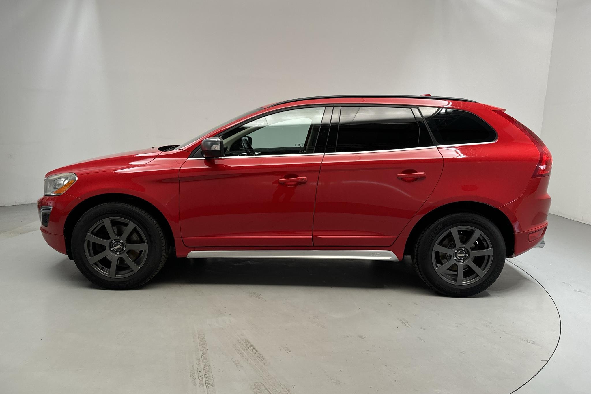 Volvo XC60 D3 AWD (163hk) - 225 760 km - Käsitsi - punane - 2012