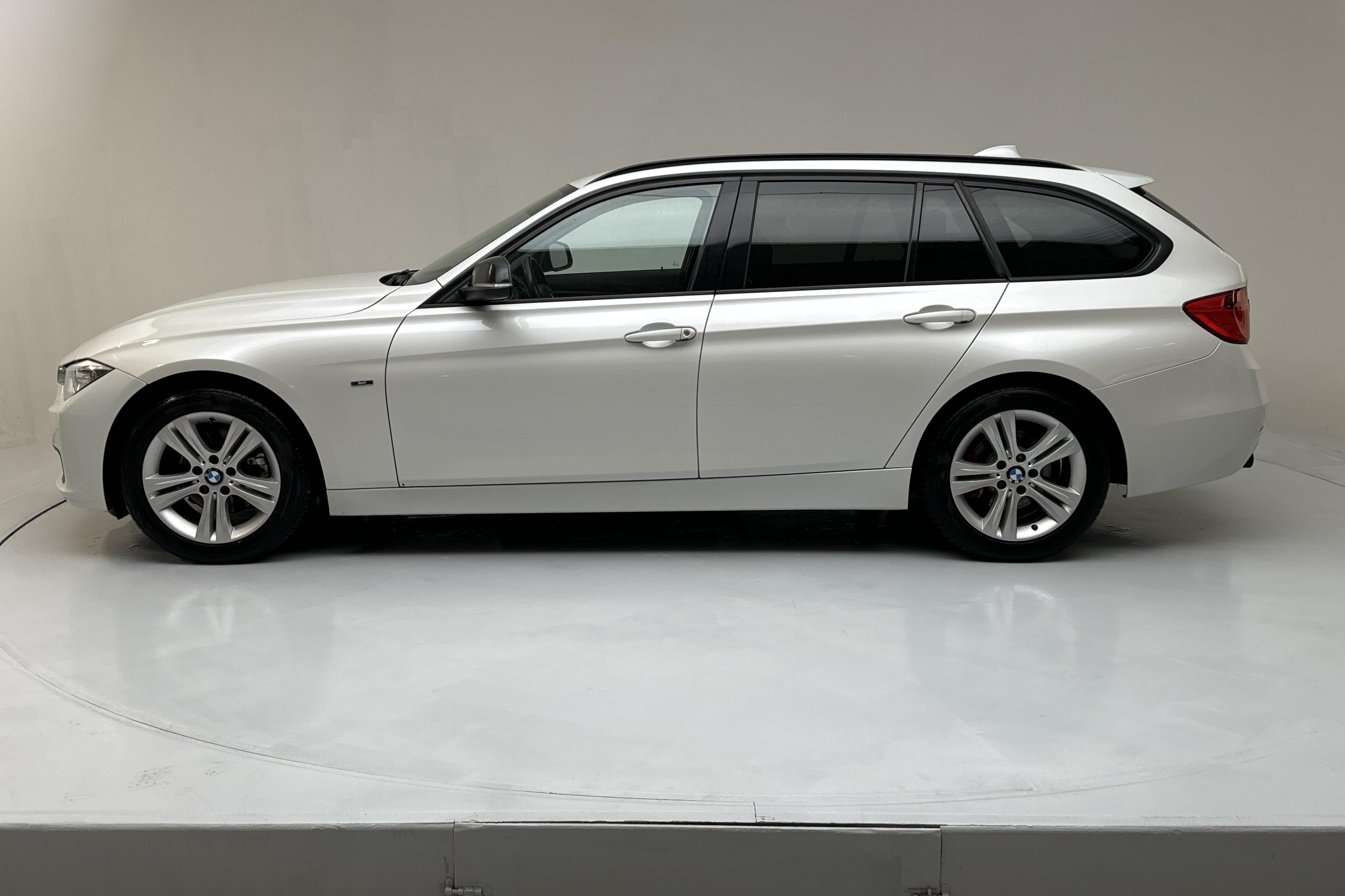 BMW 320d Touring, F31 (184hk) - 195 150 km - Automatic - white - 2013