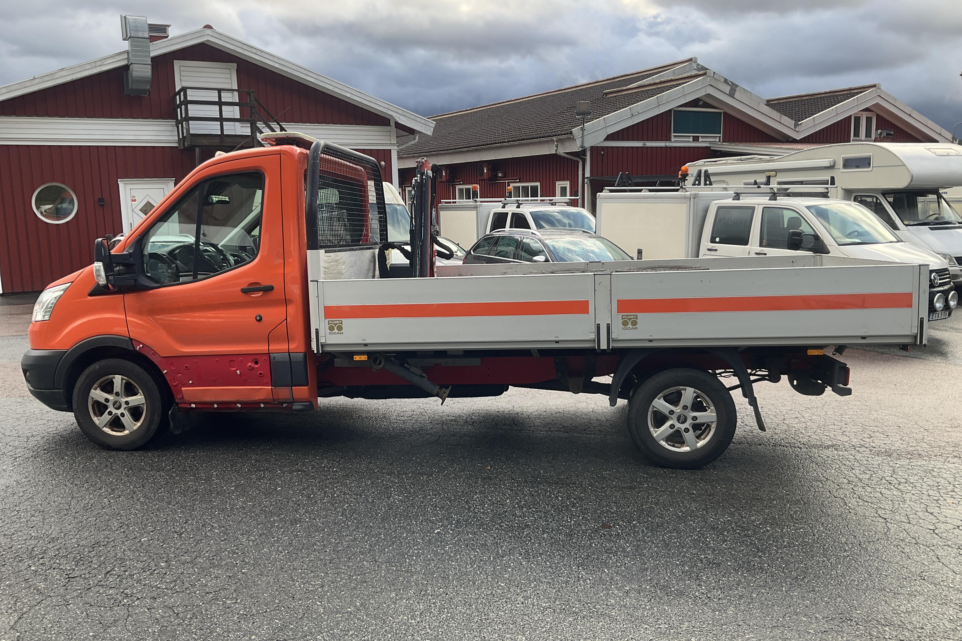 Ford Transit Chassi 350 2.0 TDCi 2WD (130hk) - 174 160 km - Manualna - Pomarańczowy - 2018