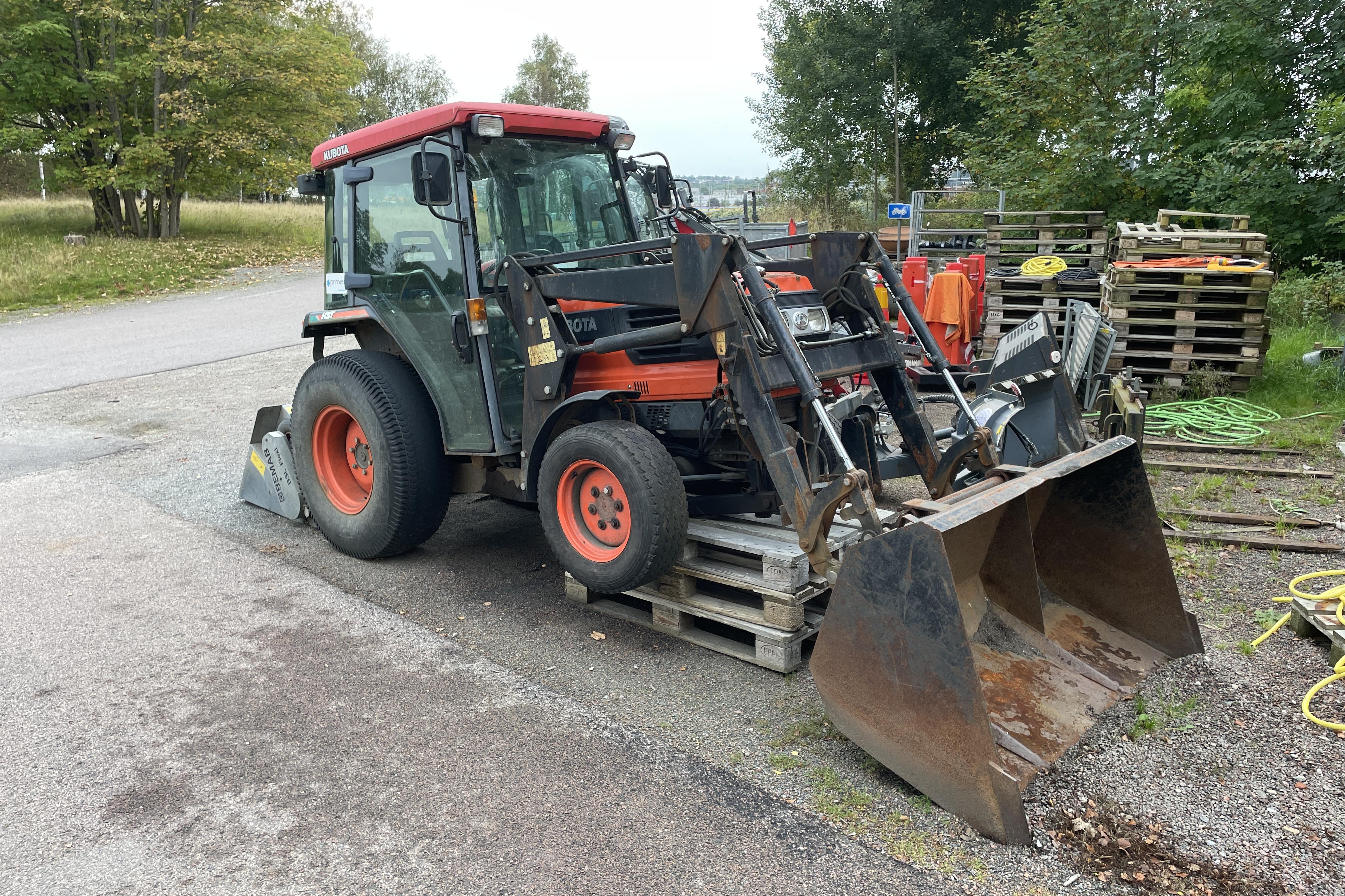 KUBOTA L4200 Traktor - 3 479 km - Manualna - Light Red - 2001