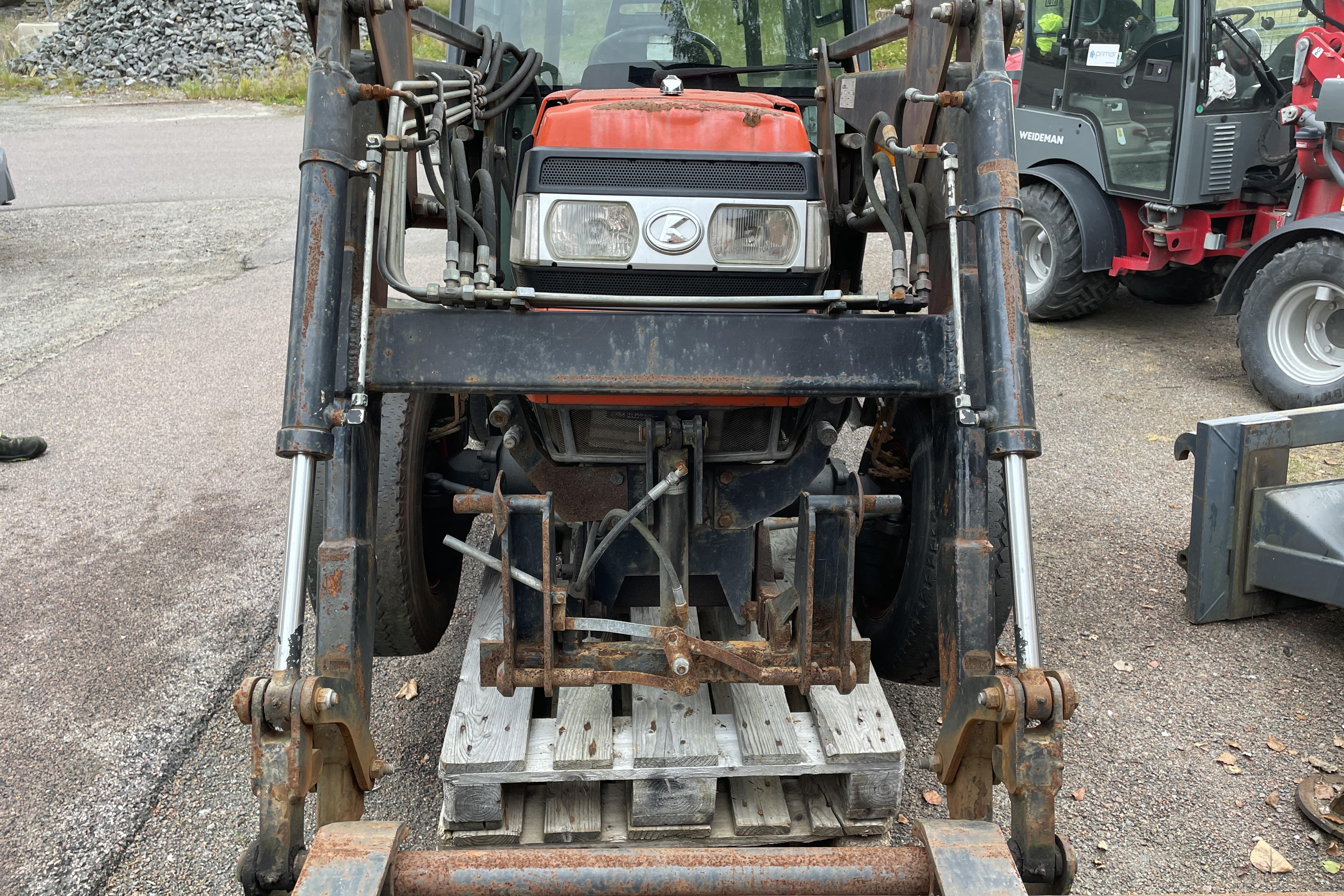 KUBOTA L4200 Traktor - 3 479 km - Manuaalinen - Light Red - 2001