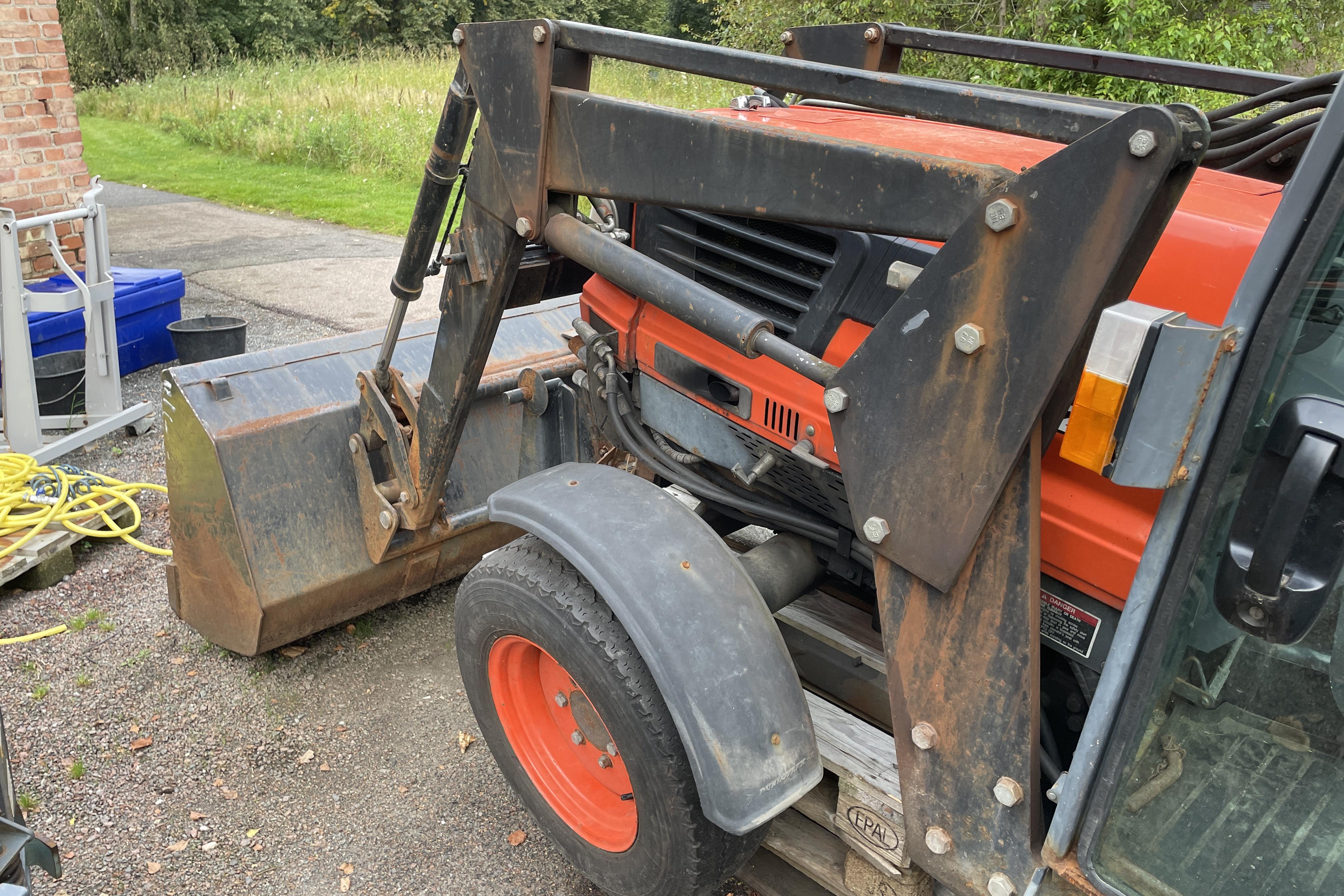 KUBOTA L4200 Traktor - 3 479 km - Manuaalinen - Light Red - 2001