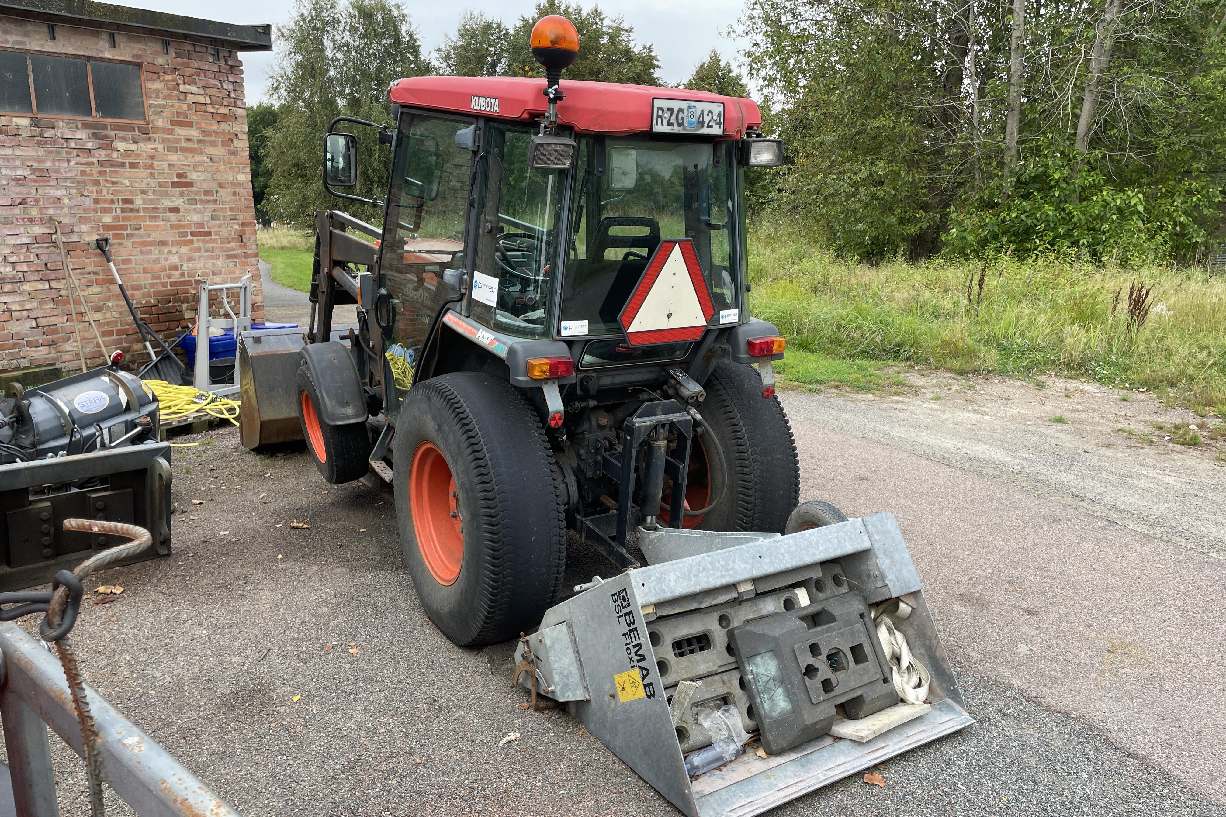 KUBOTA L4200 Traktor - 3 479 km - Manuell - Light Red - 2001