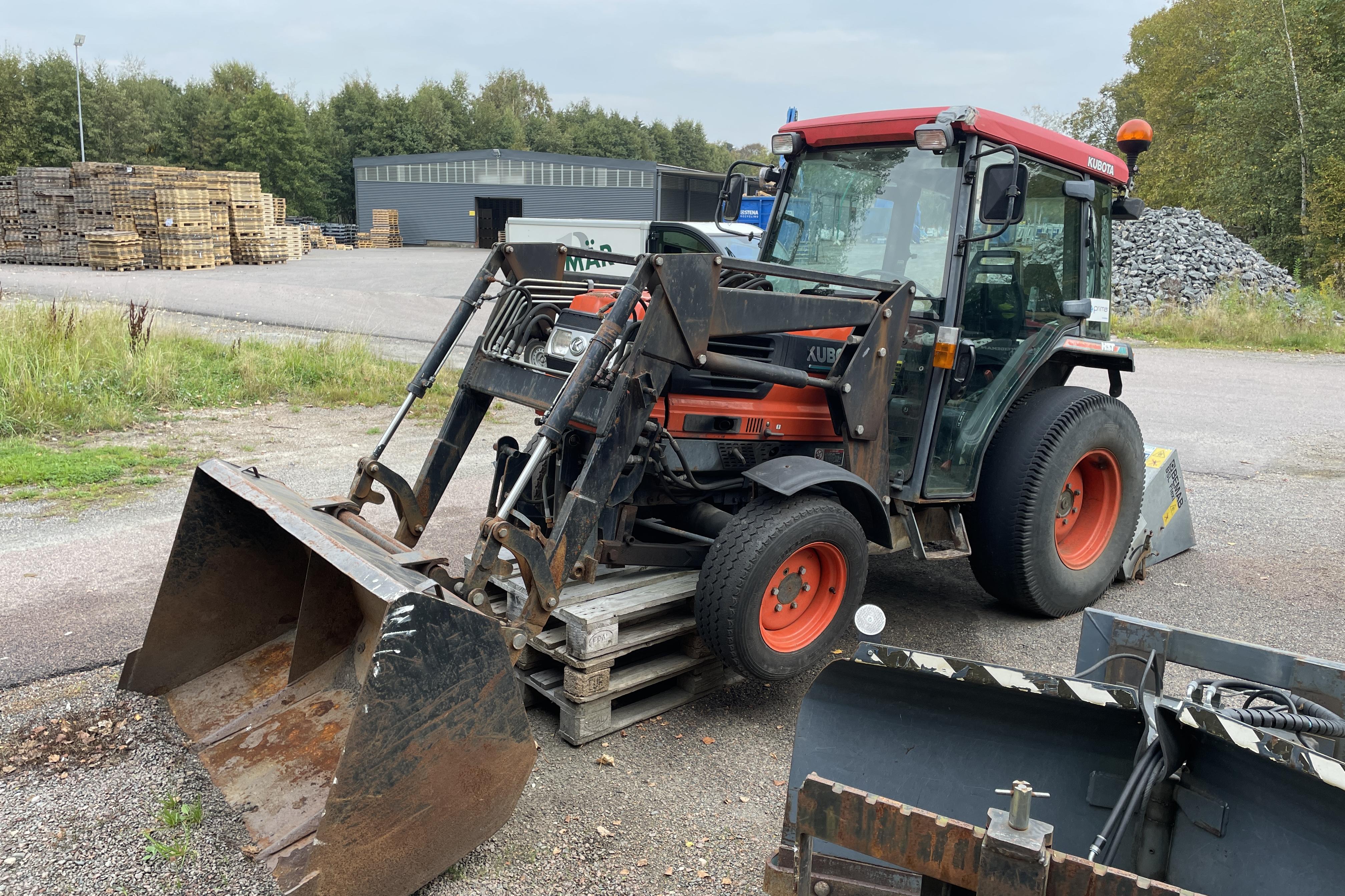 KUBOTA L4200 Traktor - 3 479 km - Manuaalinen - Light Red - 2001