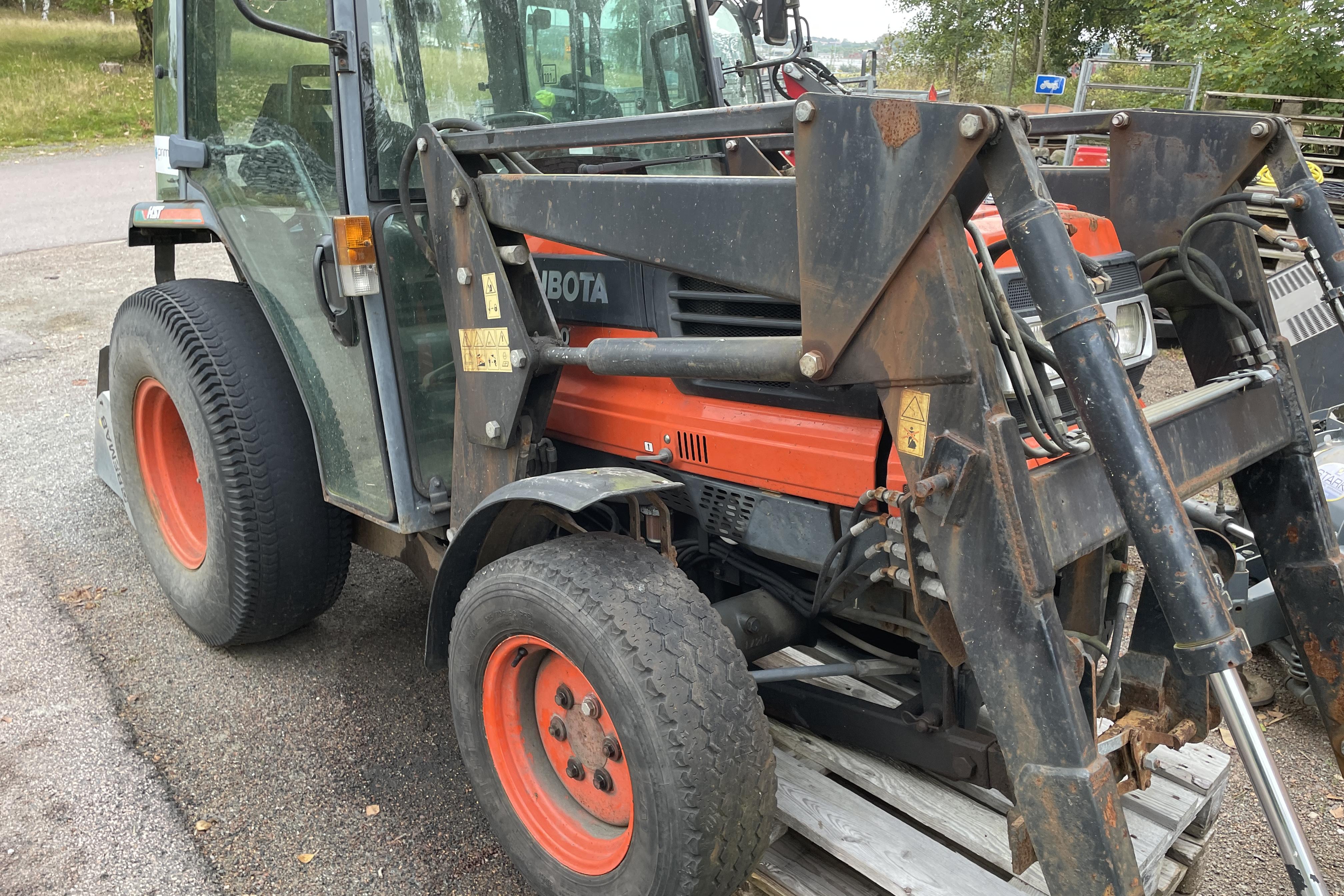 KUBOTA L4200 Traktor - 3 479 km - Manuell - Light Red - 2001