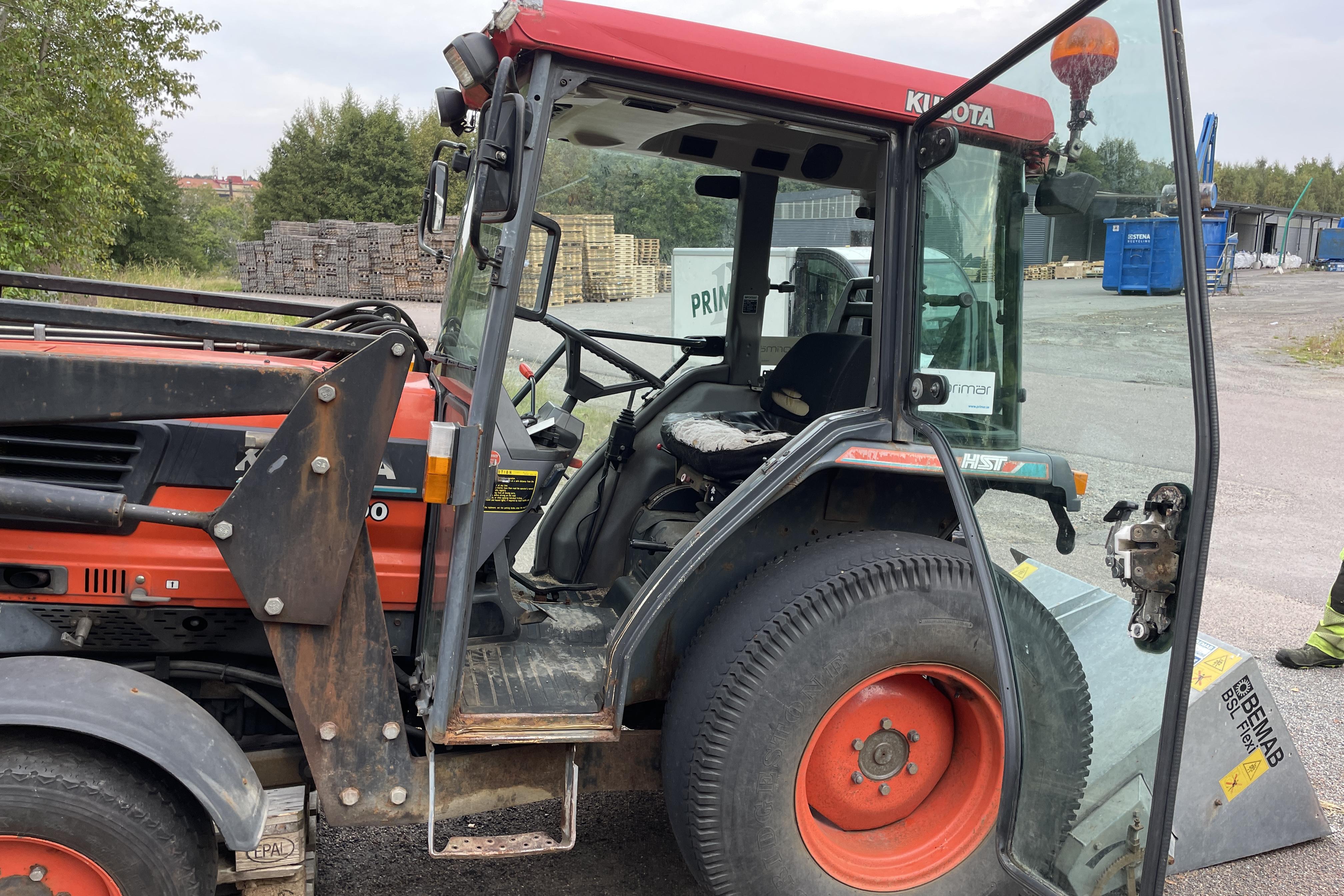 KUBOTA L4200 Traktor - 3 479 km - Manualna - Light Red - 2001