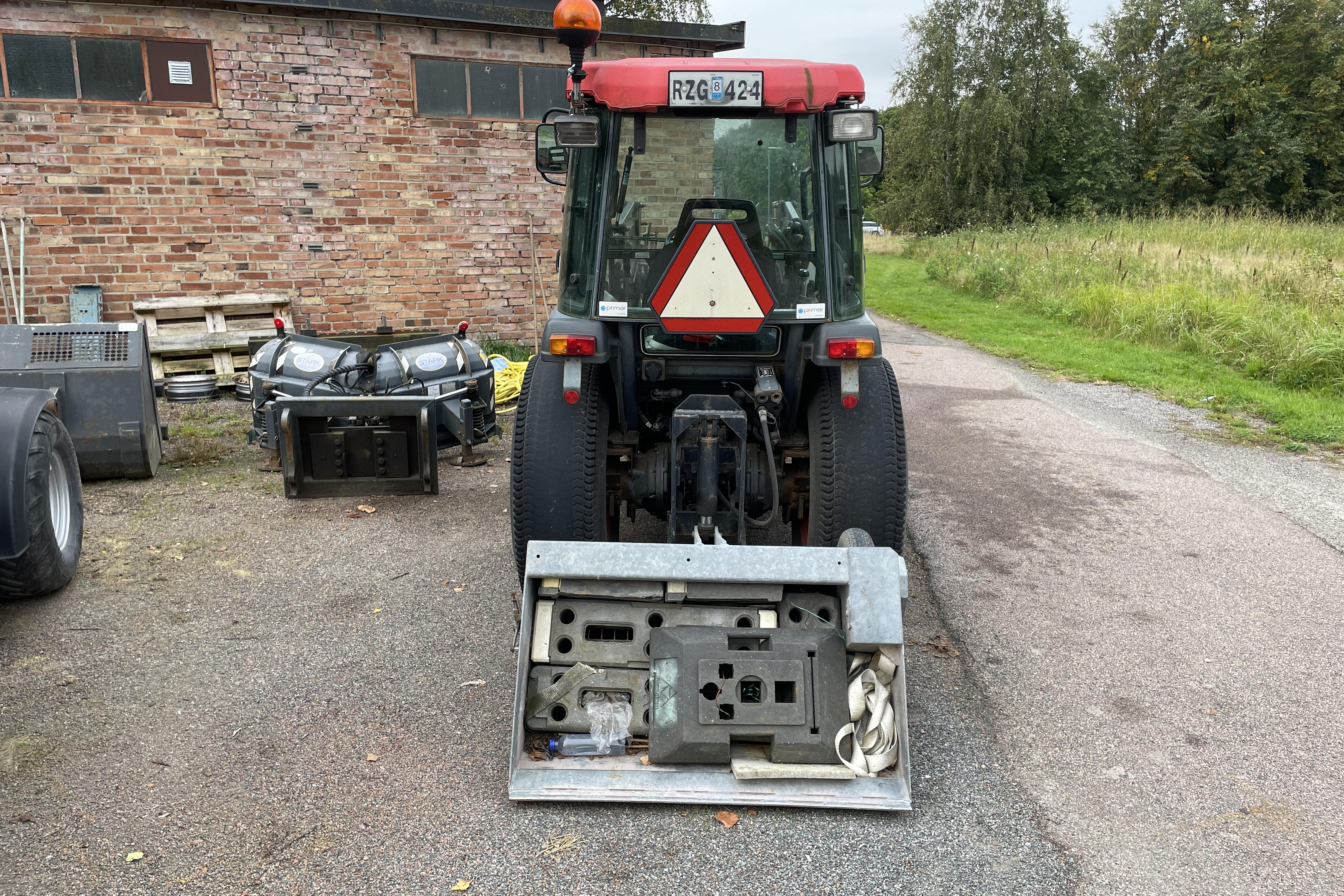 KUBOTA L4200 Traktor - 3 479 km - Manual - Light Red - 2001