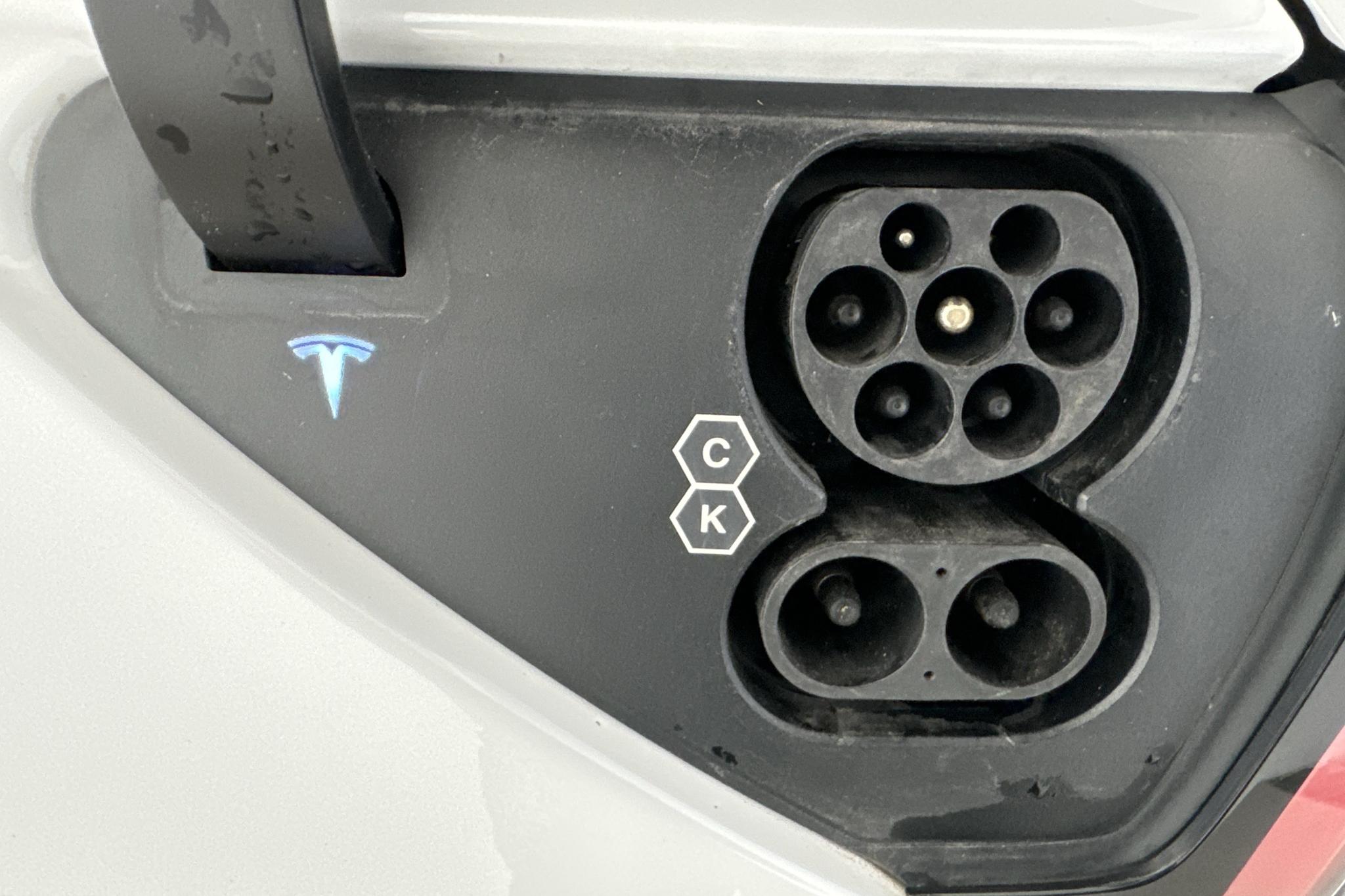 Tesla Model Y Long Range Dual Motor AWD - 60 820 km - Automaattinen - valkoinen - 2022