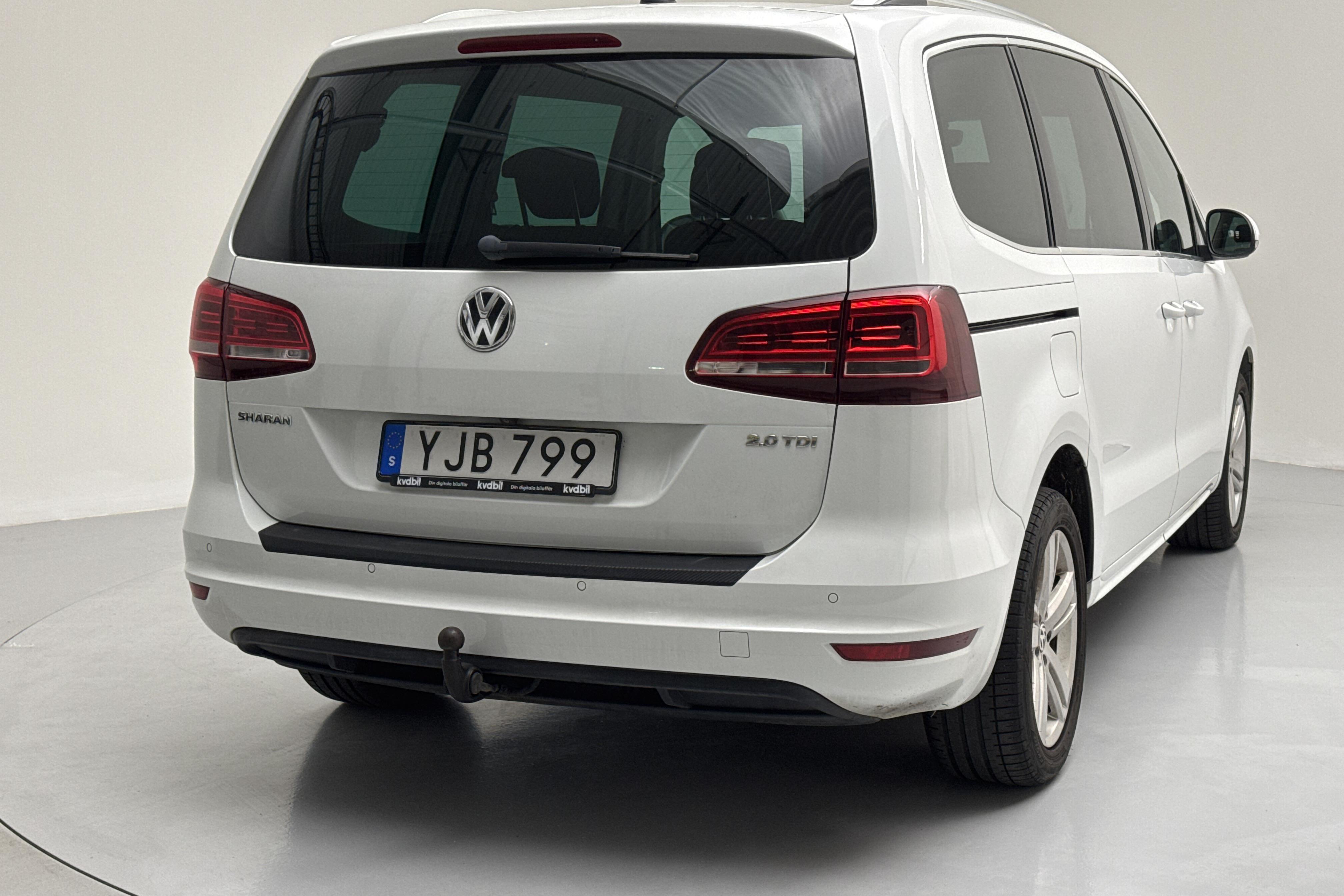 VW Sharan 2.0 TDI (150hk) - 156 380 km - Automatic - white - 2017