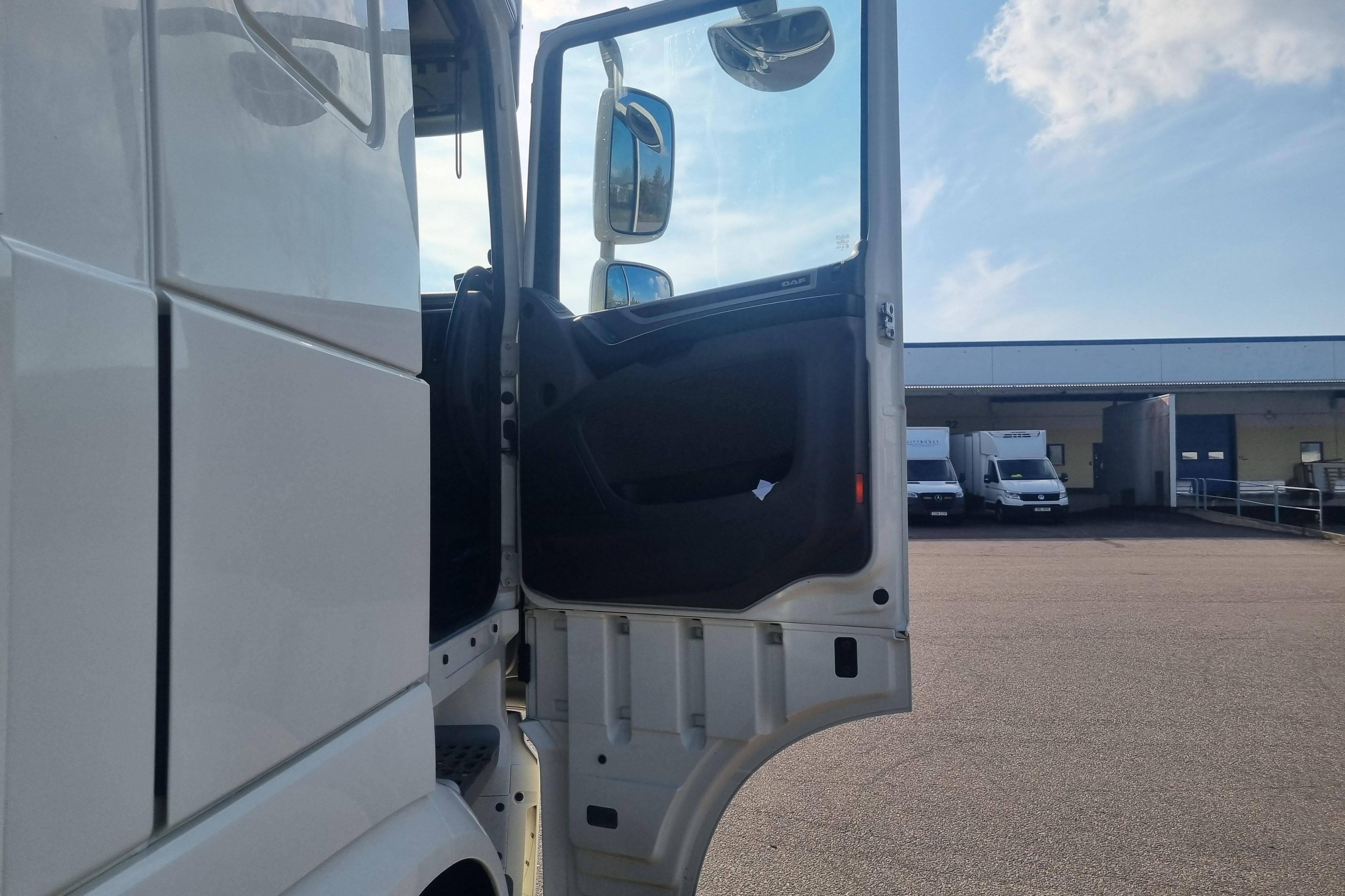 DAF FTG XF510Z - 651 582 km - Automatyczna - biały - 2016