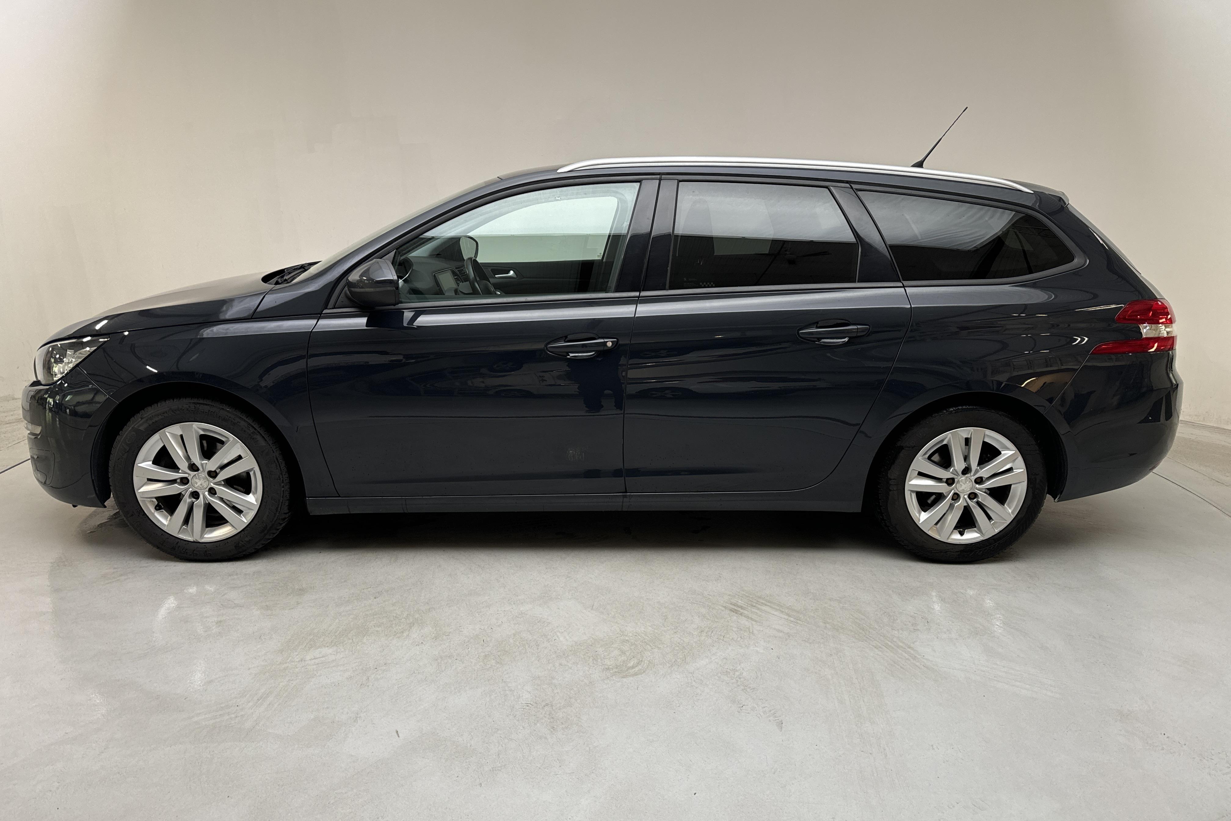 Peugeot 308 SW PureTech (110hk) - 158 740 km - Manualna - Dark Grey - 2016