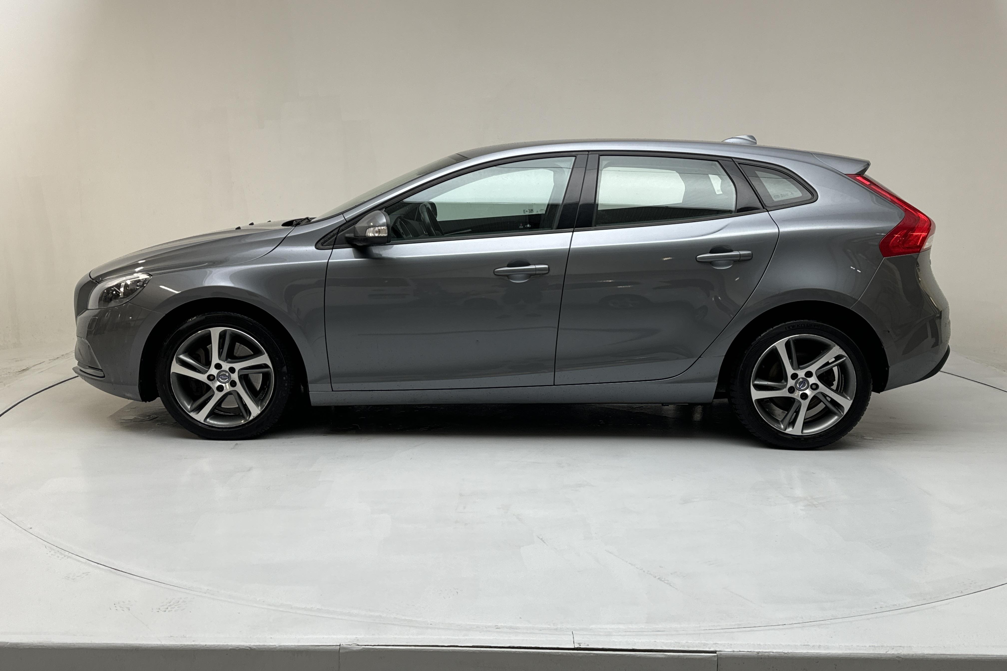 Volvo V40 D2 (120hk) - 113 150 km - Automatyczna - szary - 2017