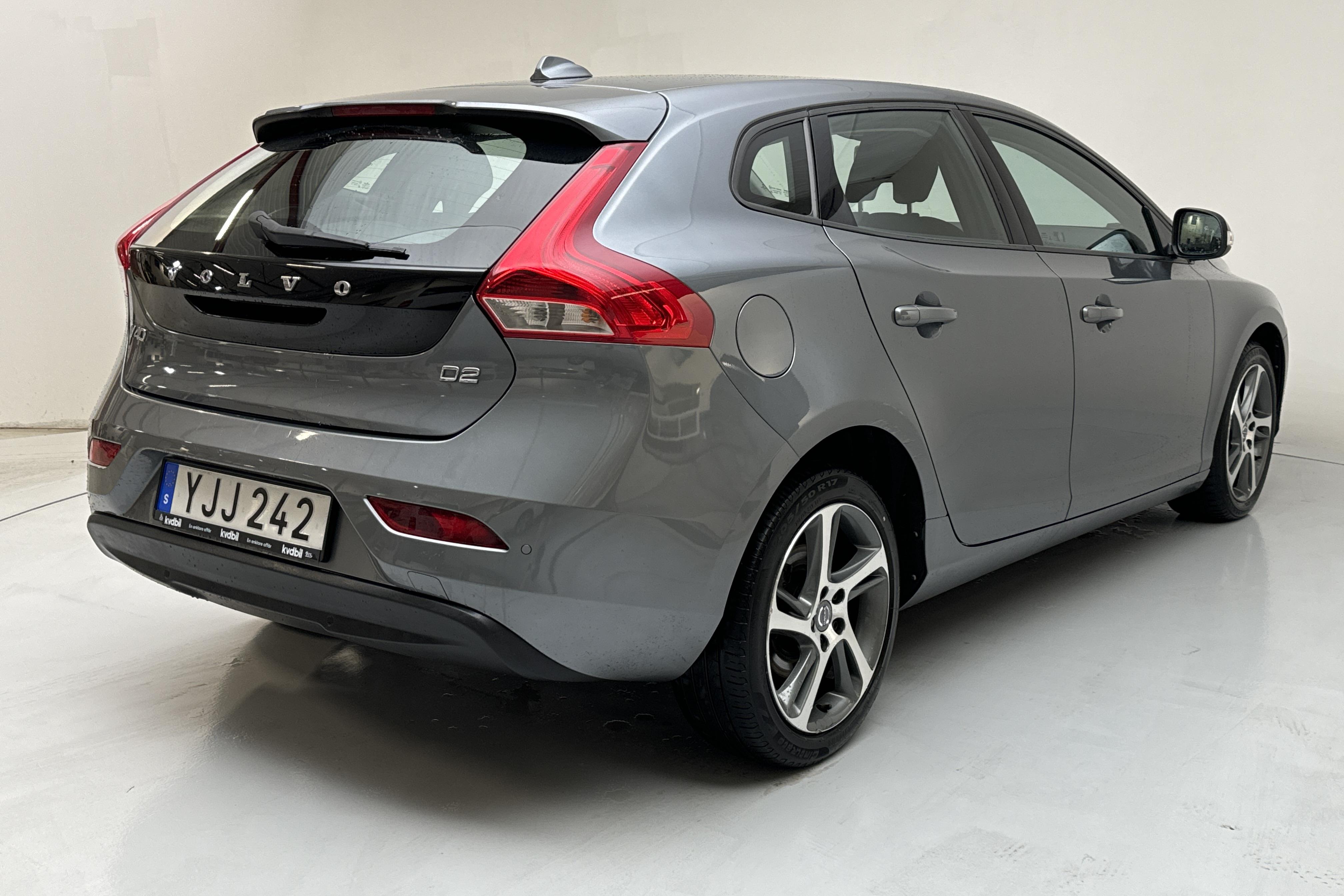 Volvo V40 D2 (120hk) - 113 150 km - Automatyczna - szary - 2017