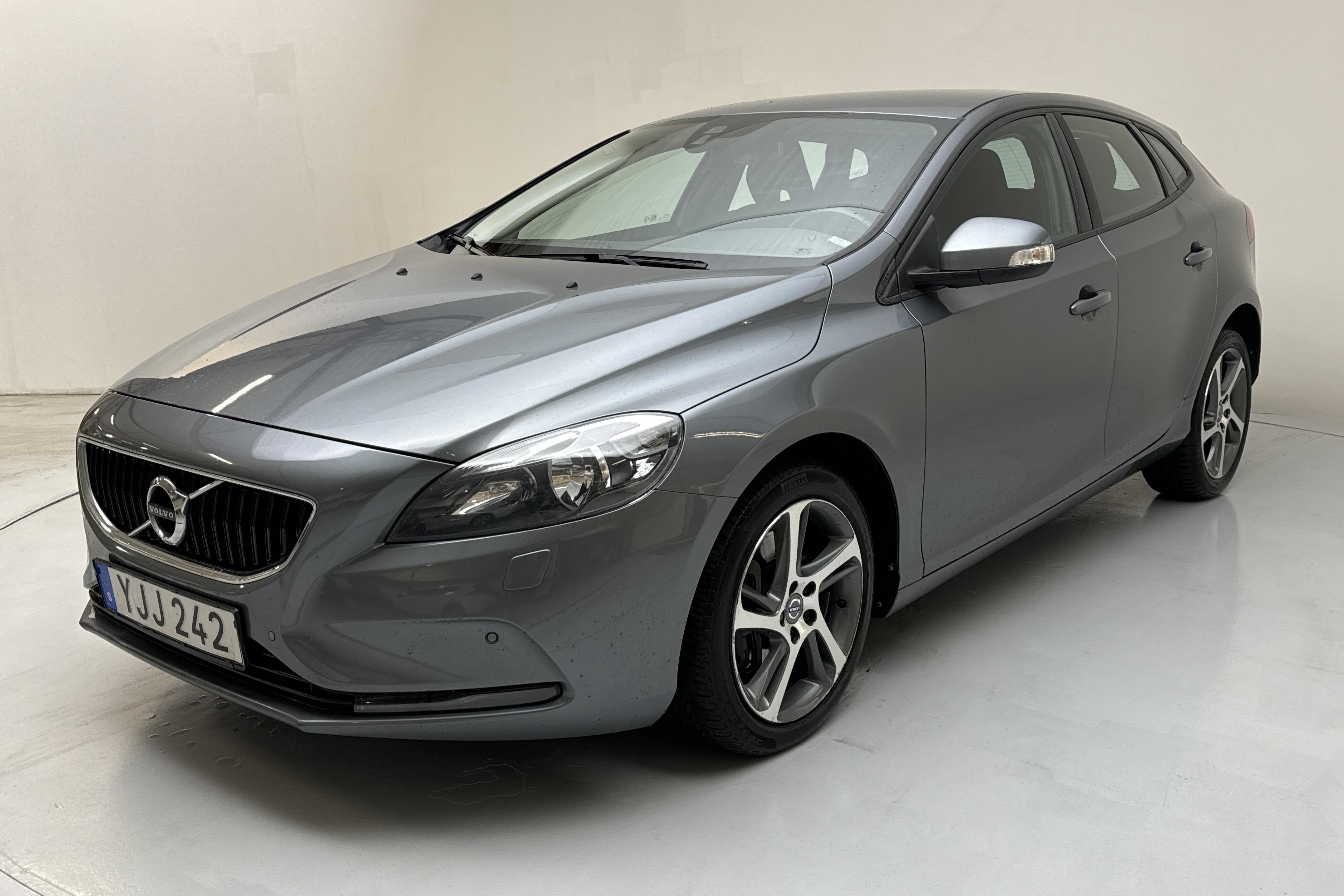 Volvo V40 D2 (120hk) - 113 150 km - Automatyczna - szary - 2017