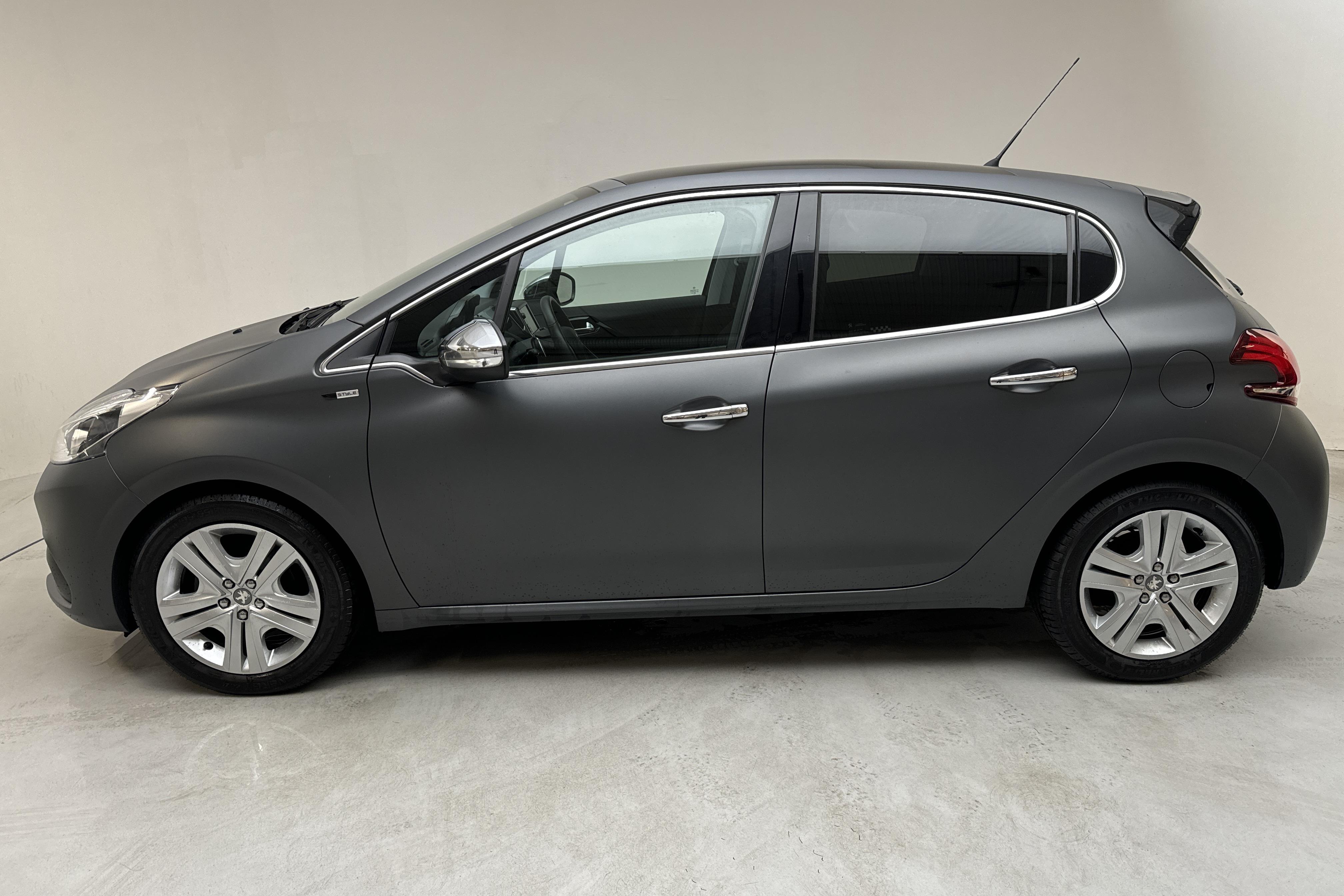 Peugeot 208 PureTech 5dr (82hk) - 72 160 km - Automaatne - Dark Grey - 2016