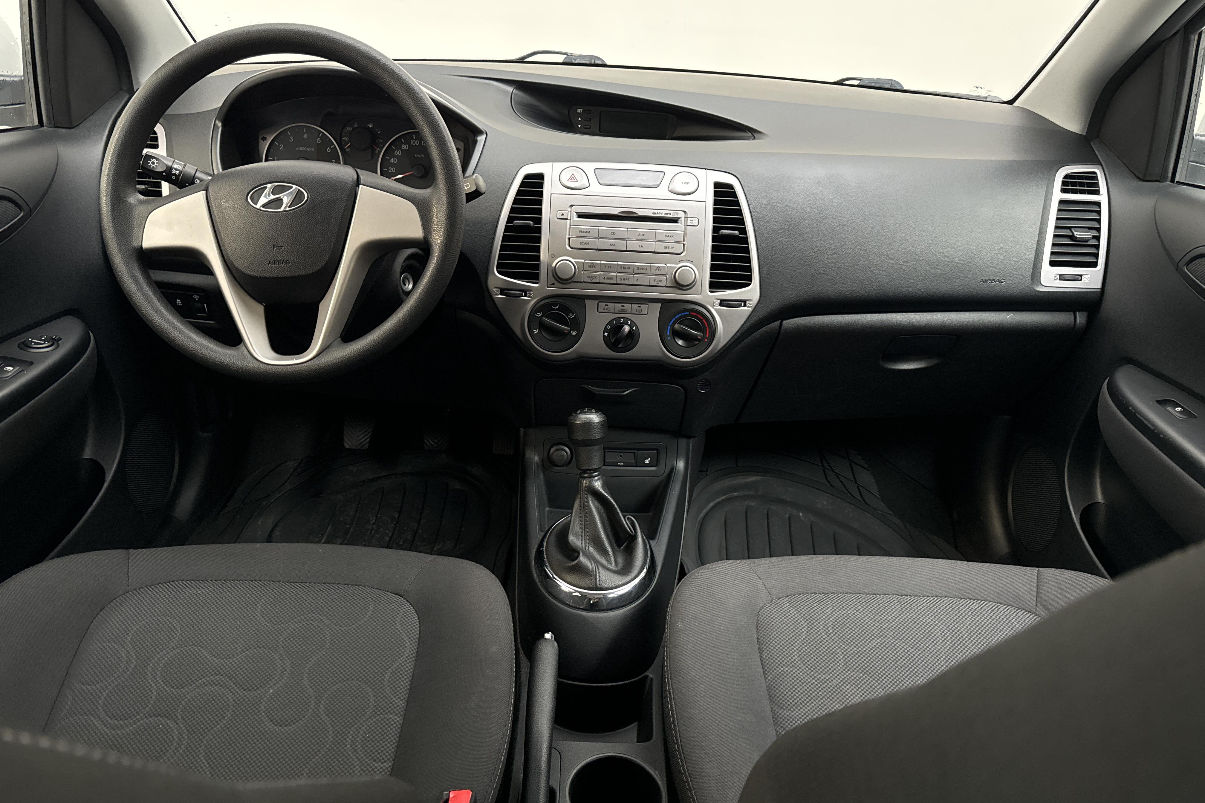 Hyundai i20 1.2 (78hk) - 101 450 km - Manualna - biały - 2012