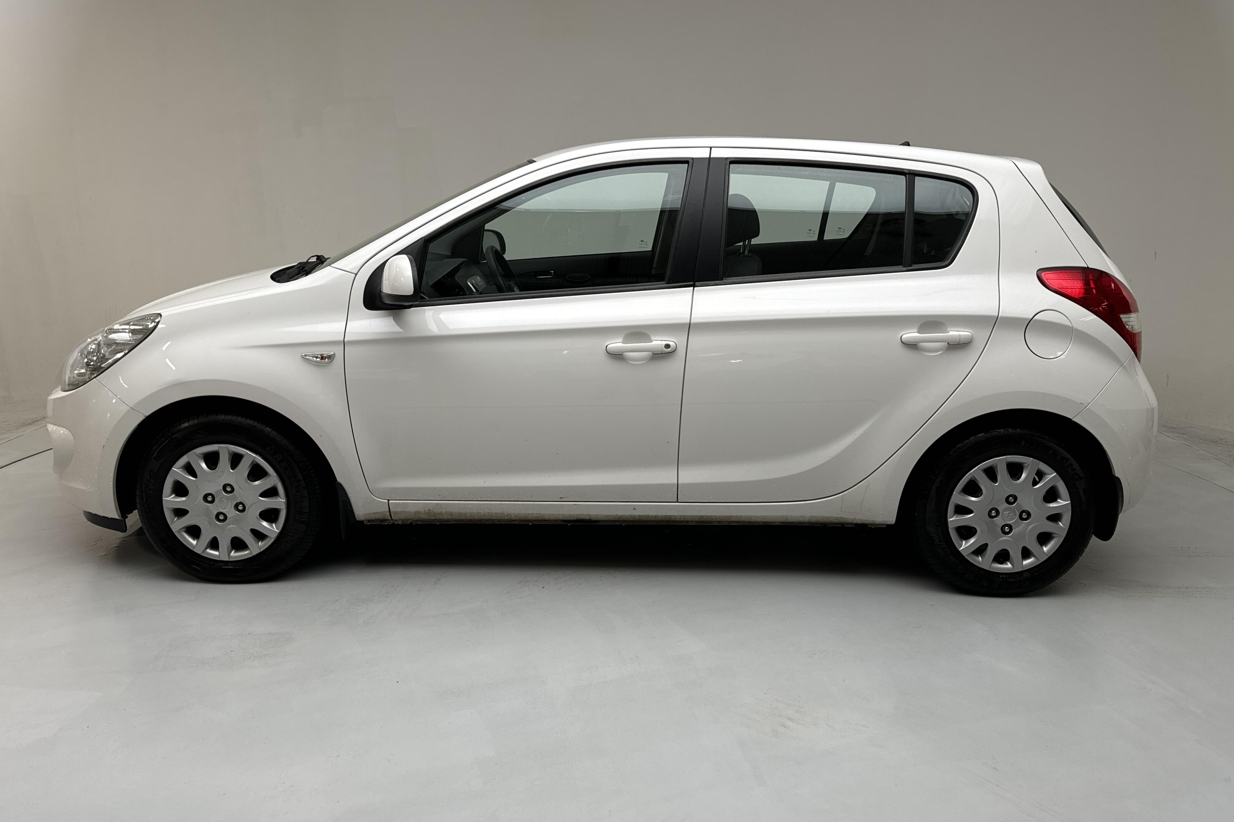 Hyundai i20 1.2 (78hk) - 101 450 km - Manual - white - 2012