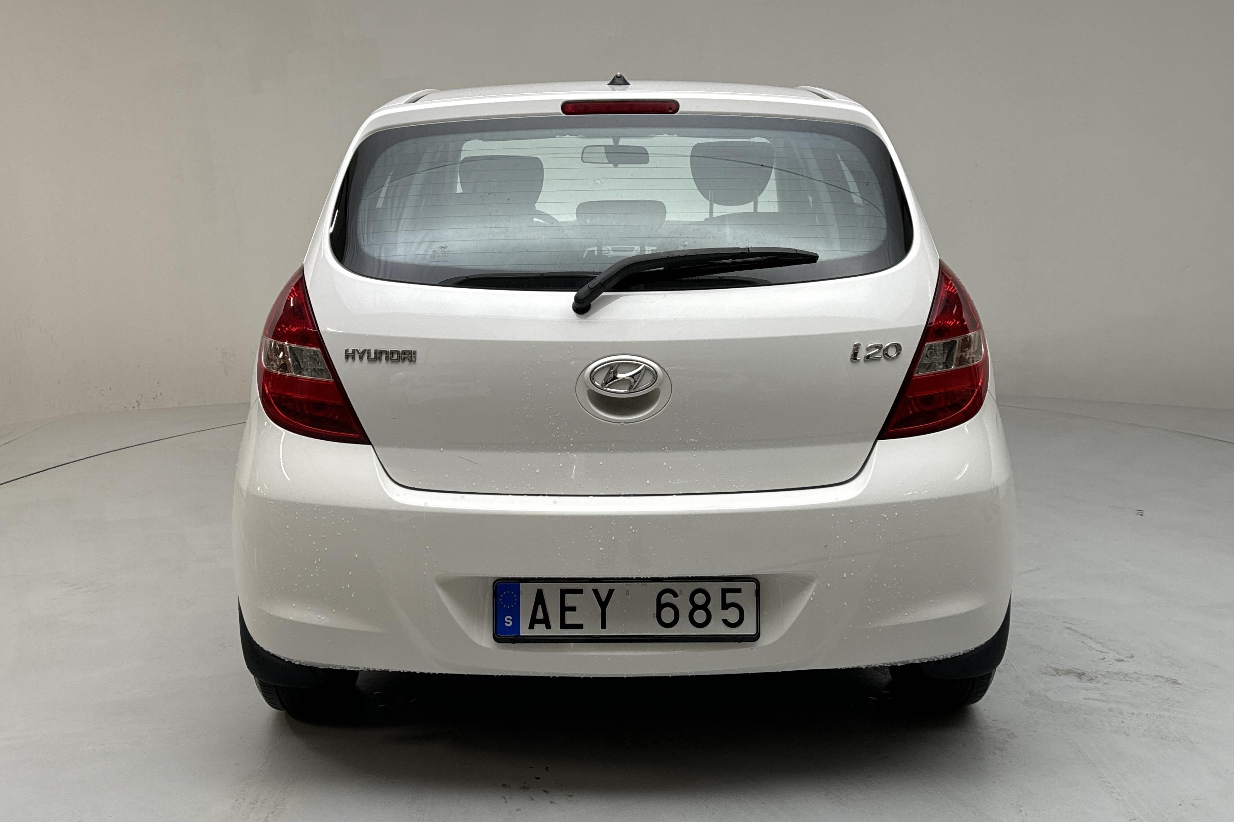 Hyundai i20 1.2 (78hk) - 101 450 km - Manuaalinen - valkoinen - 2012