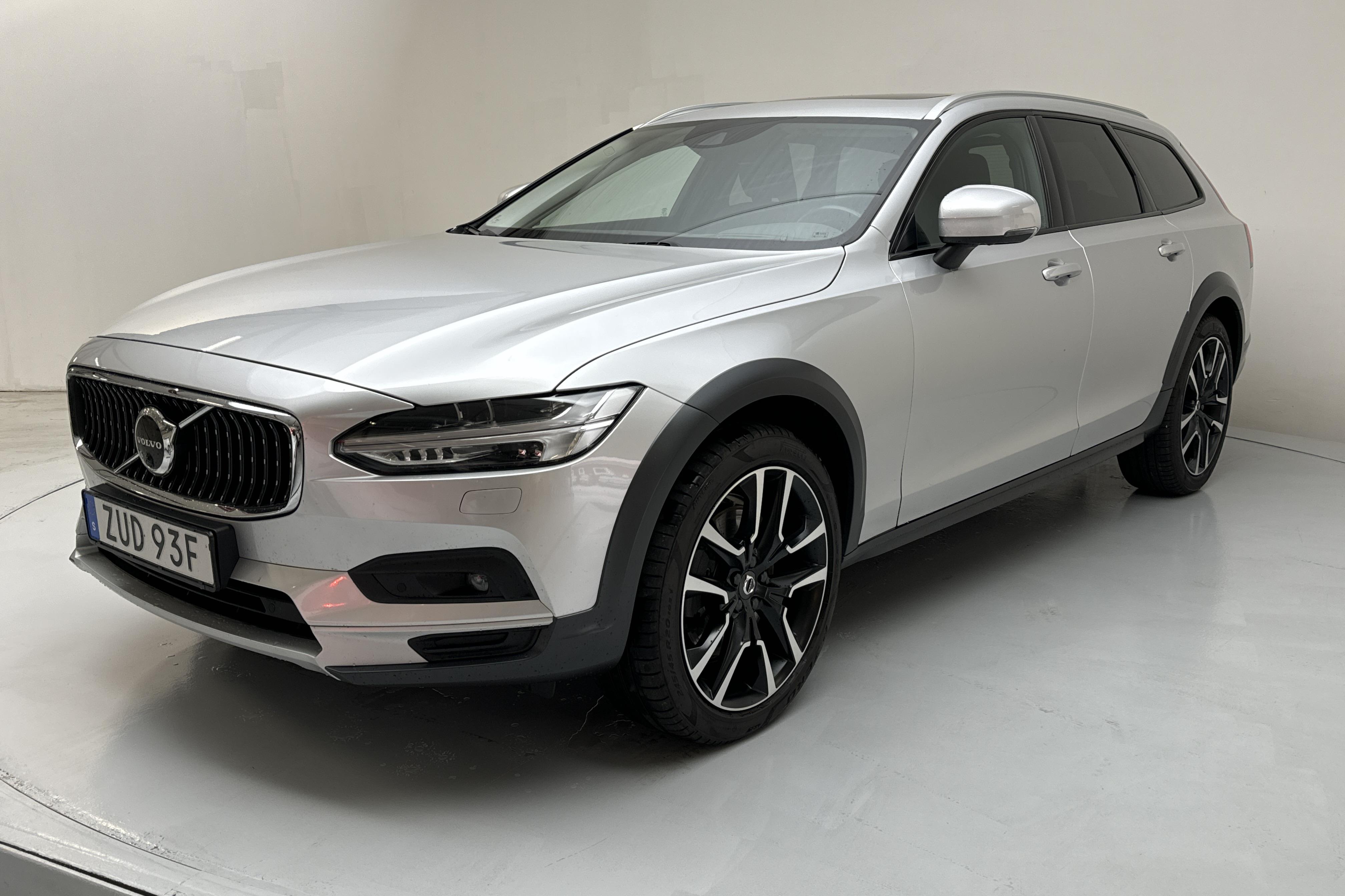 Volvo V90 B4 Cross Country AWD Mildhybrid, Diesel (197hk) - 9 993 mil - Automat - silver - 2021