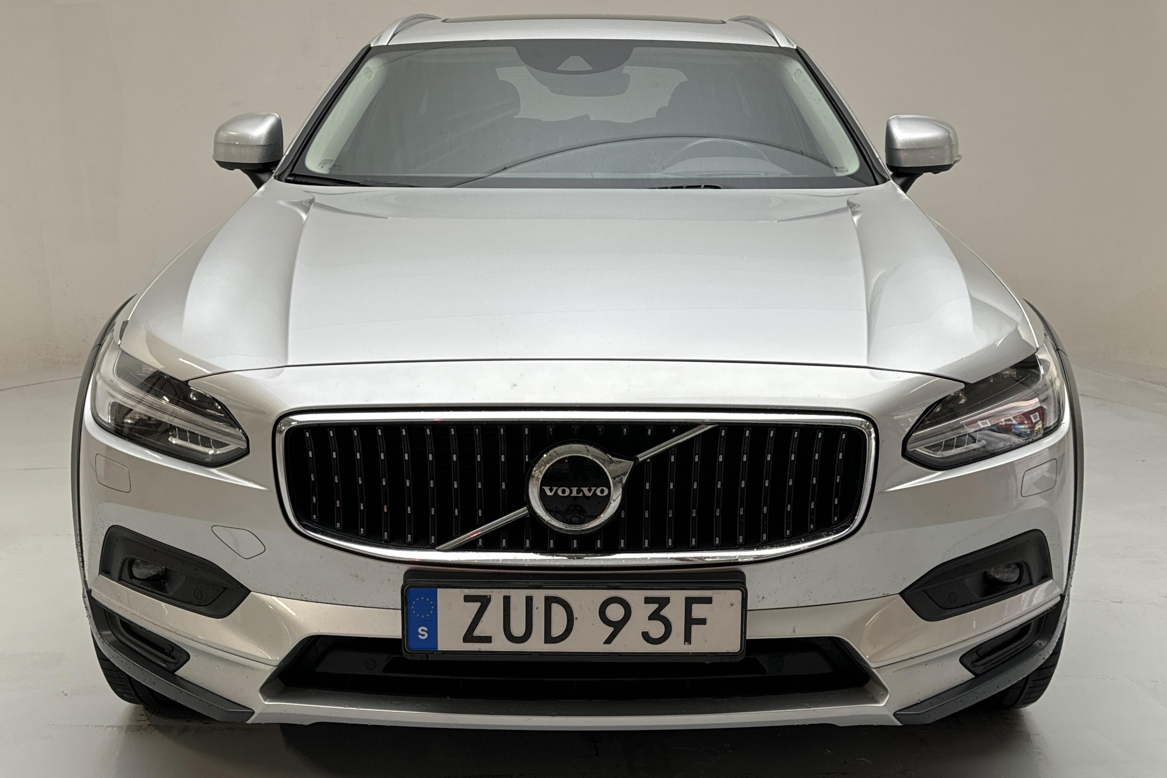 Volvo V90 B4 Cross Country AWD Mildhybrid, Diesel (197hk) - 99 930 km - Automatyczna - srebro - 2021