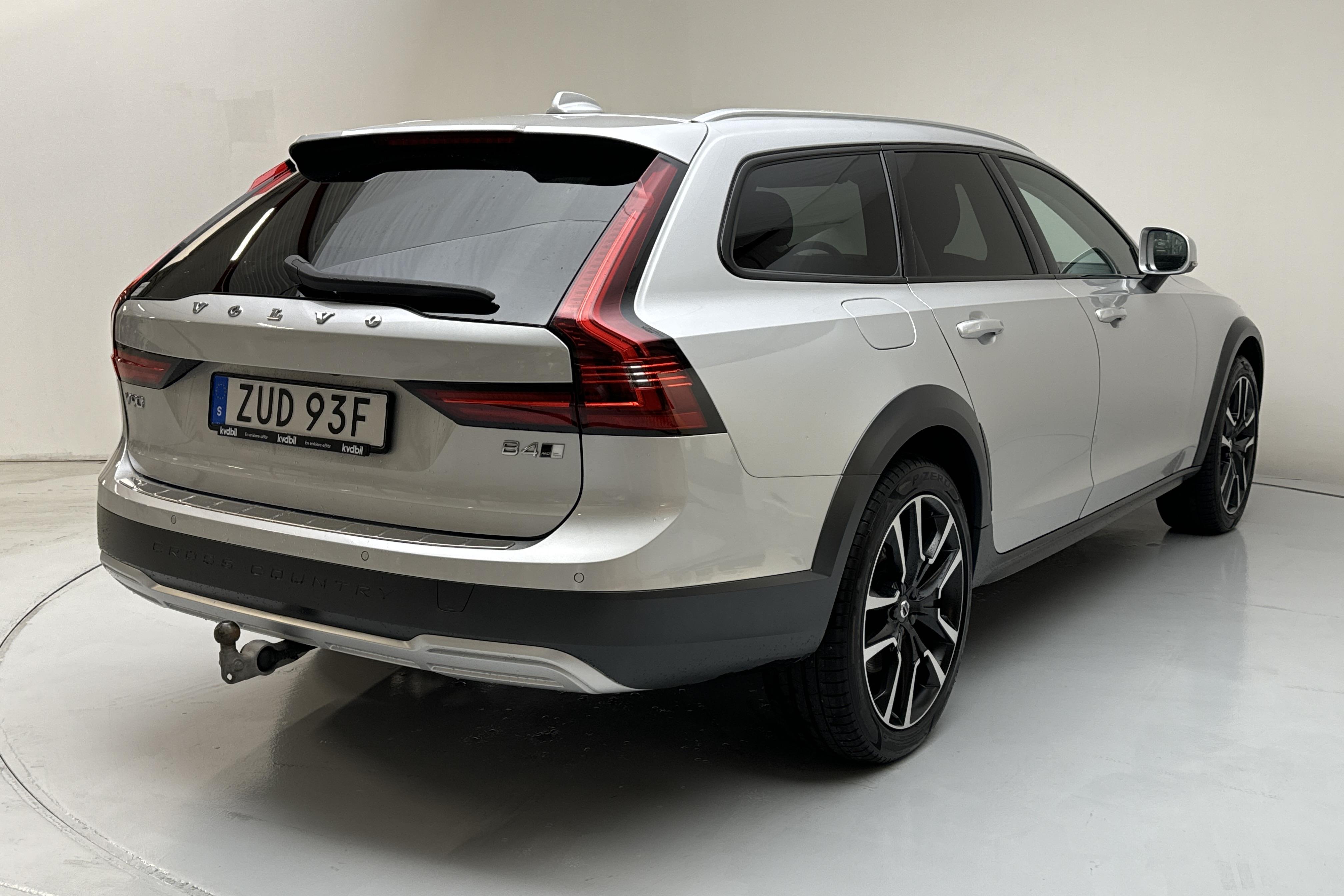 Volvo V90 B4 Cross Country AWD Mildhybrid, Diesel (197hk) - 99 930 km - Automatic - silver - 2021