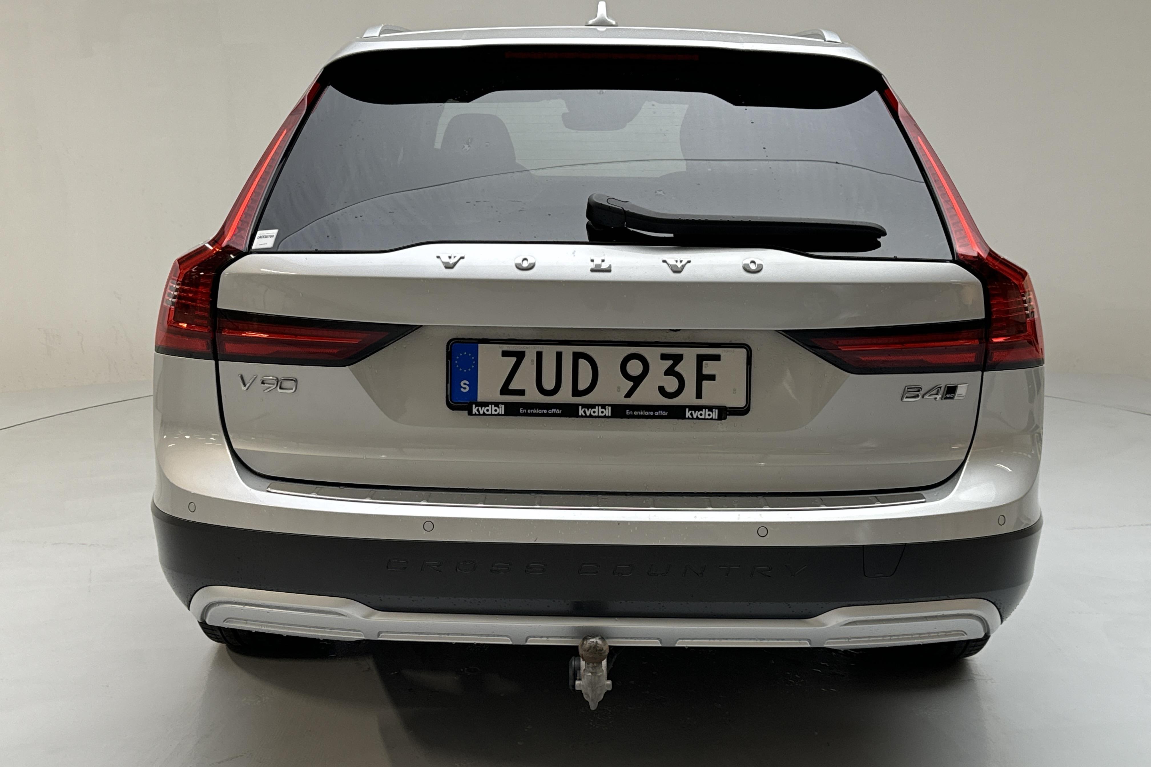 Volvo V90 B4 Cross Country AWD Mildhybrid, Diesel (197hk) - 99 930 km - Automaatne - hõbe - 2021