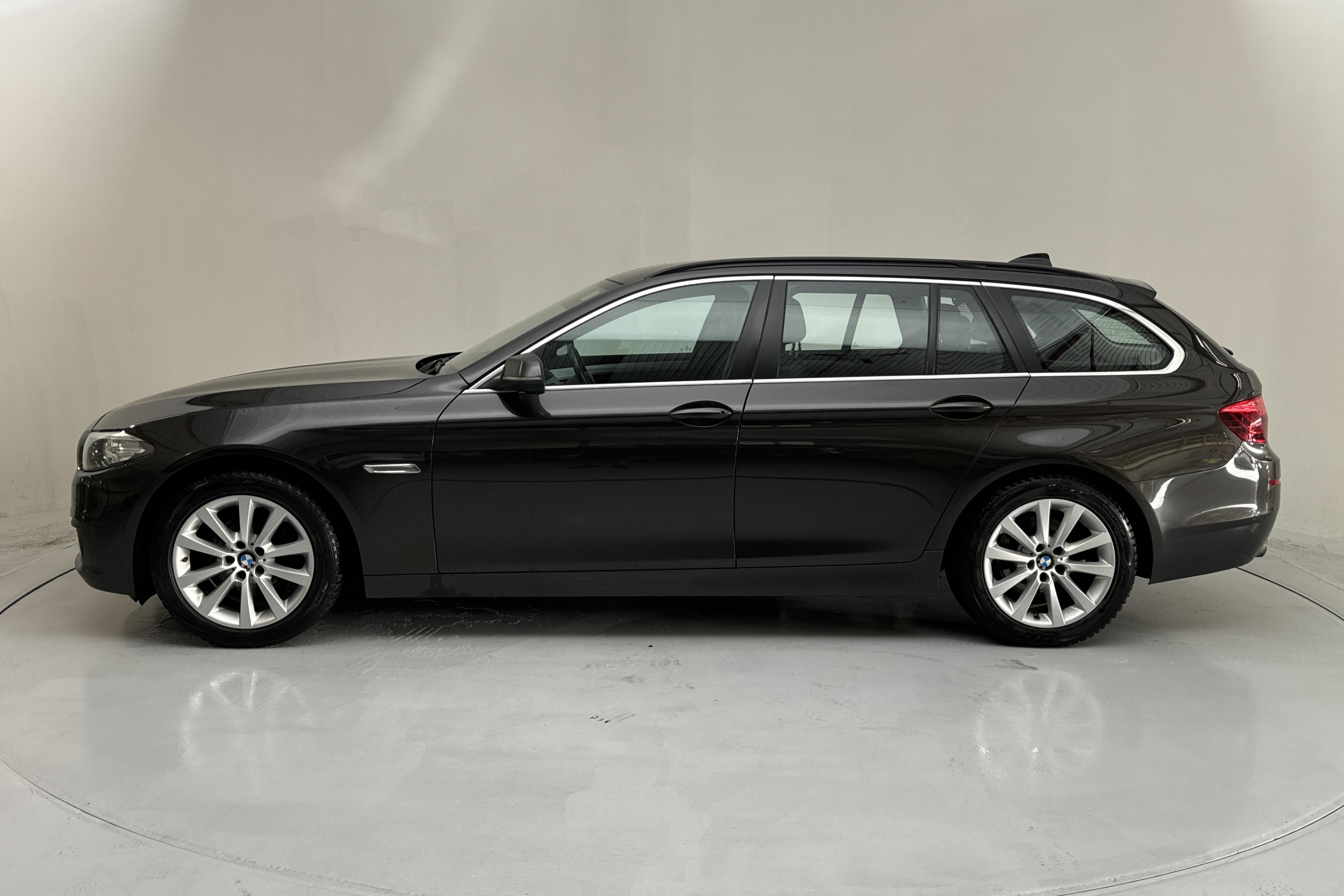 BMW 520d xDrive Touring, F11 (190hk) - 23 989 mil - Automat - brun - 2015