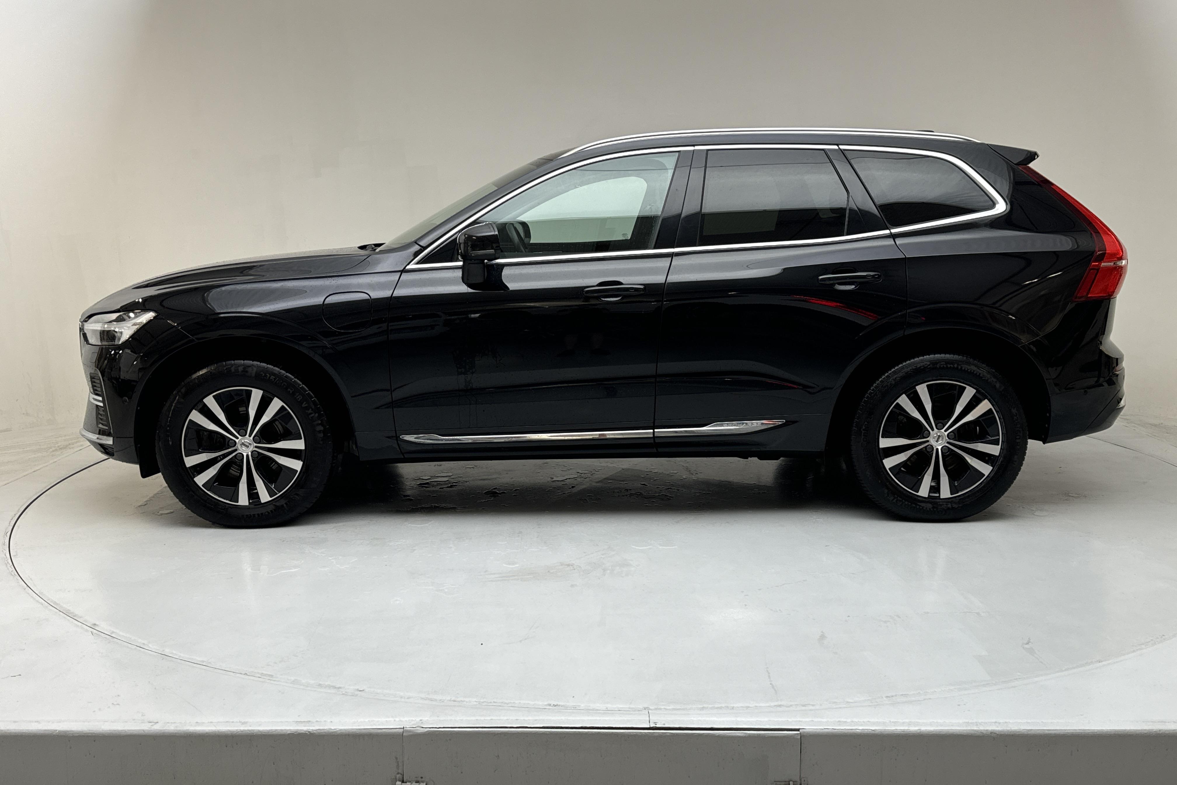 Volvo XC60 T6 AWD Recharge (340hk) - 81 260 km - Automatyczna - czarny - 2022