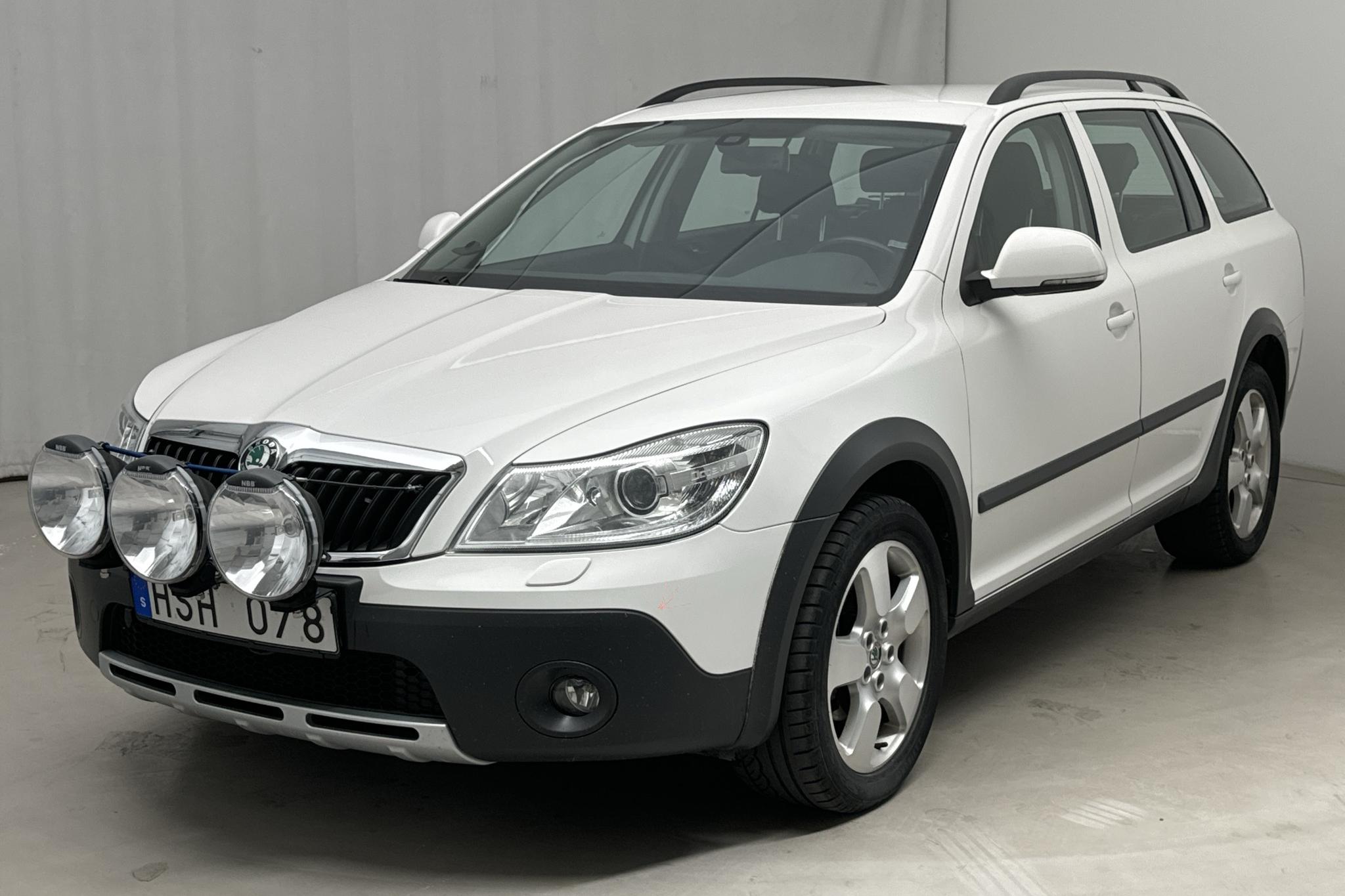 Skoda Octavia Scout II 2.0 TDI 4X4 (140hk) - 153 600 km - Manualna - biały - 2013