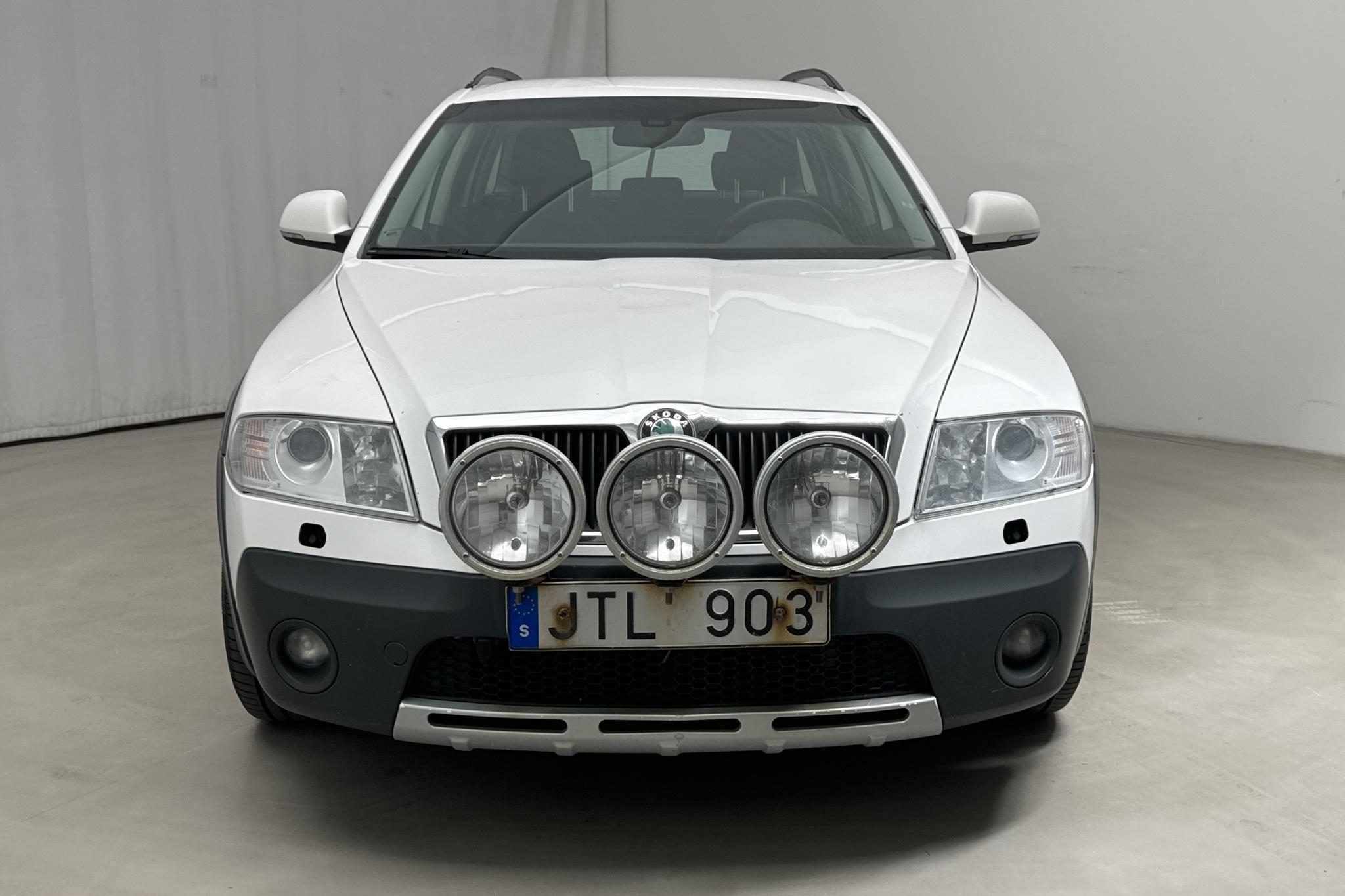 Skoda Octavia Scout I 2.0 TDI (140hk) - 224 570 km - Manualna - biały - 2009