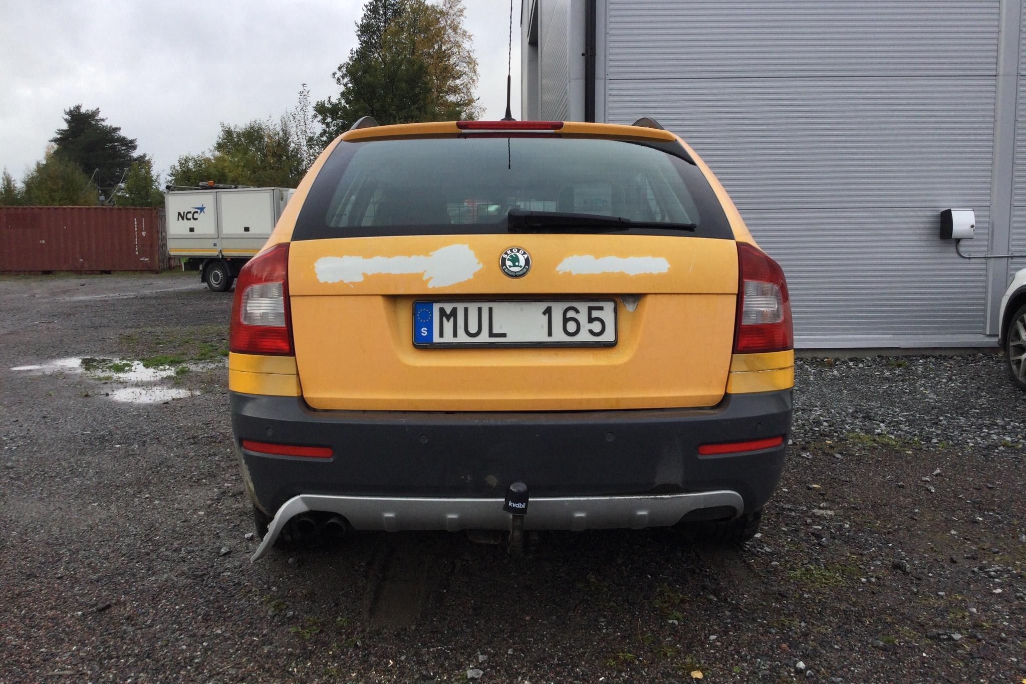 Skoda Octavia Scout II 2.0 TDI 4X4 (140hk) - 21 821 mil - Manuell - vit - 2013