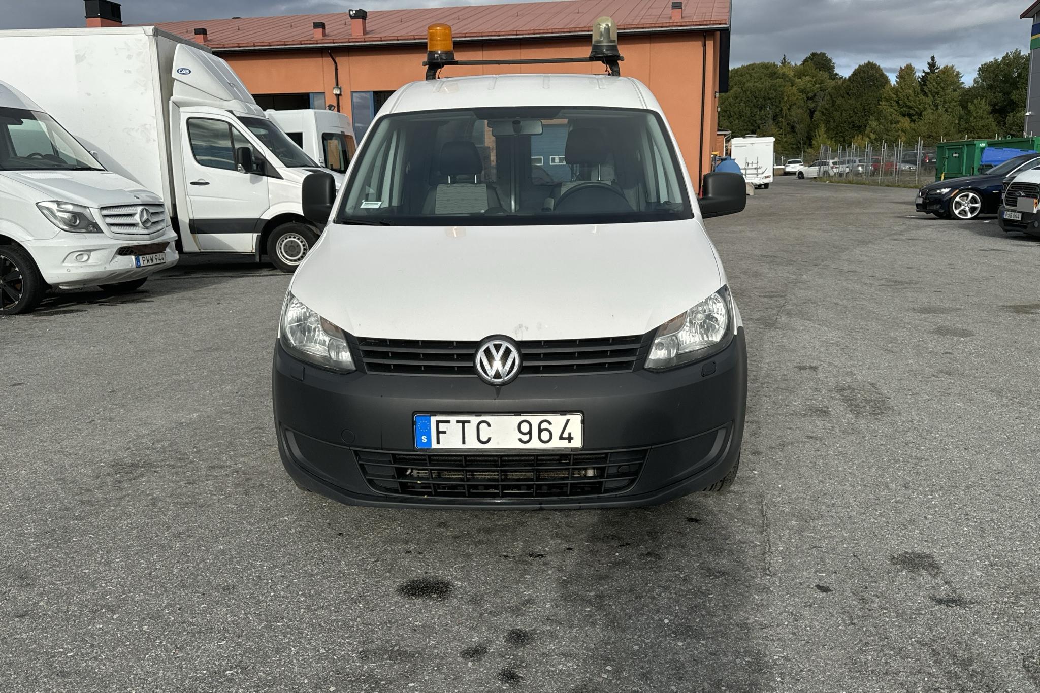 VW Caddy 2.0 TDI Maxi Skåp 4-motion (110hk) - 146 400 km - Manualna - biały - 2012