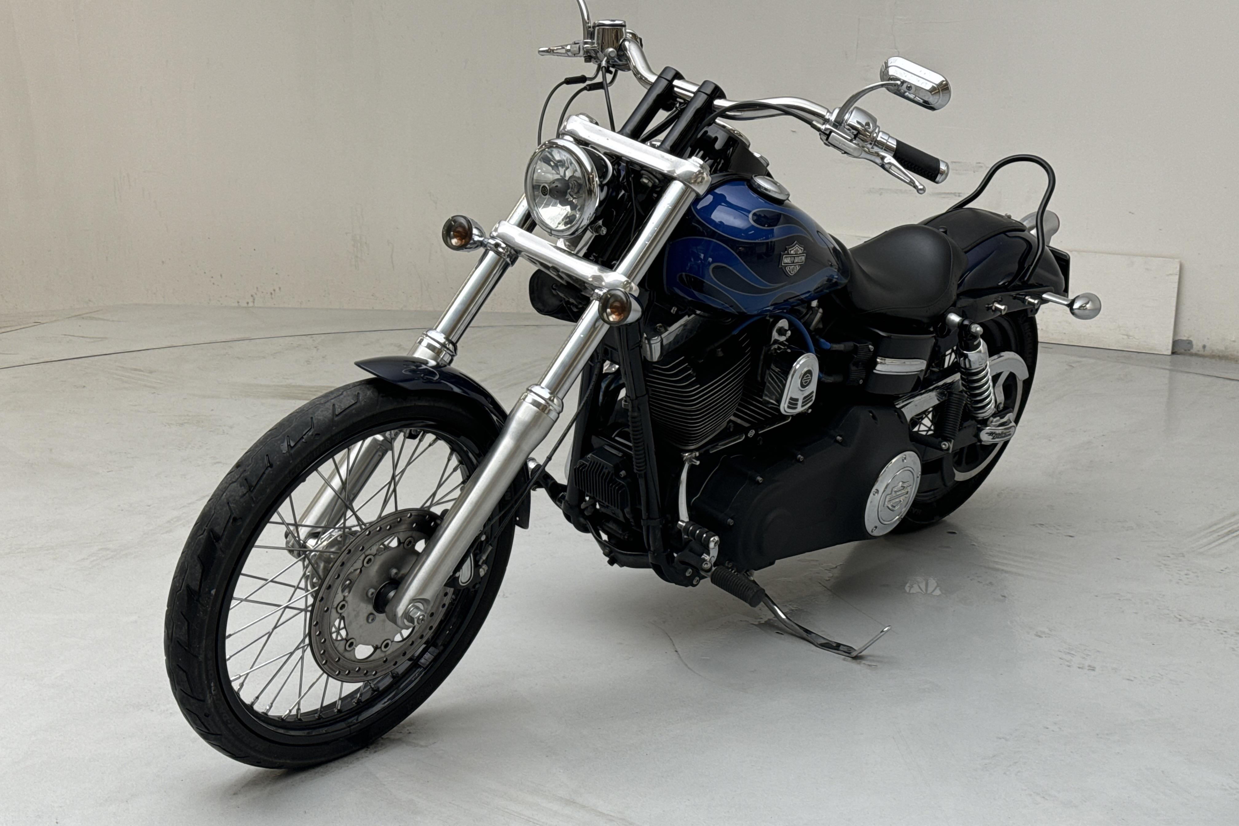 HARLEY-DAVIDSON FXDWG Motorcykel - 2 934 mil - Manuell - blå - 2012